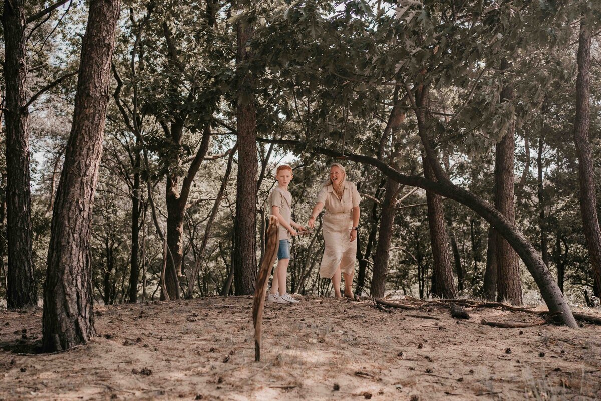 liefdevolle-gezinsfotografie-laren-duinen-leukfotografie (30 van 114)