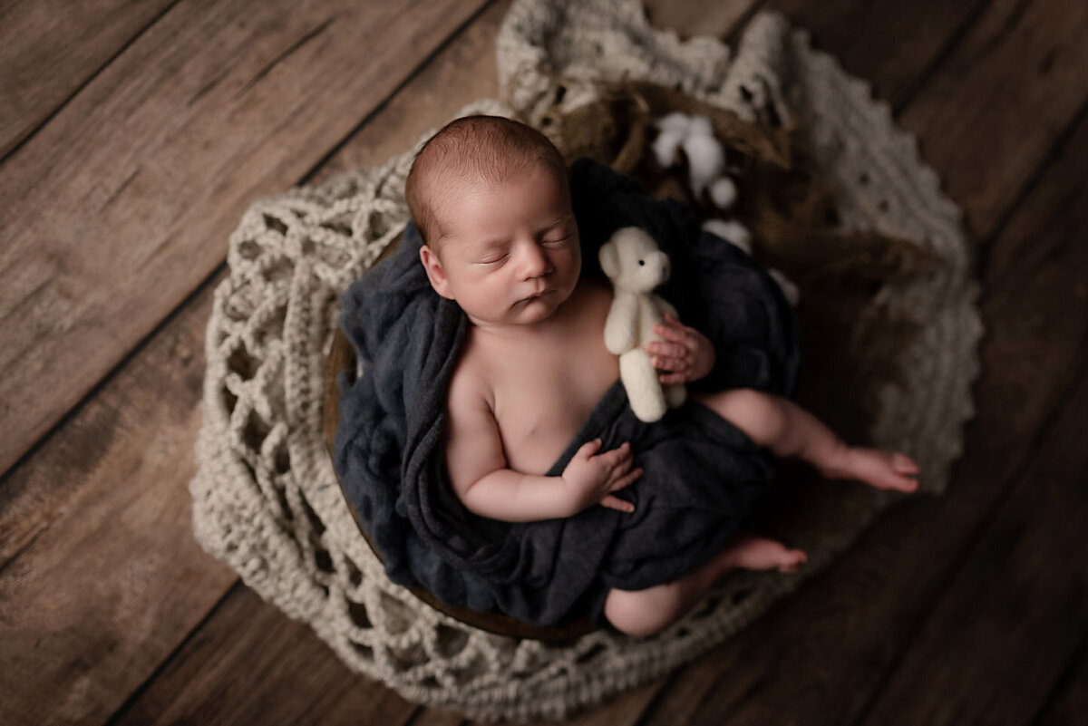 Paris-Newborn-Photographer-39