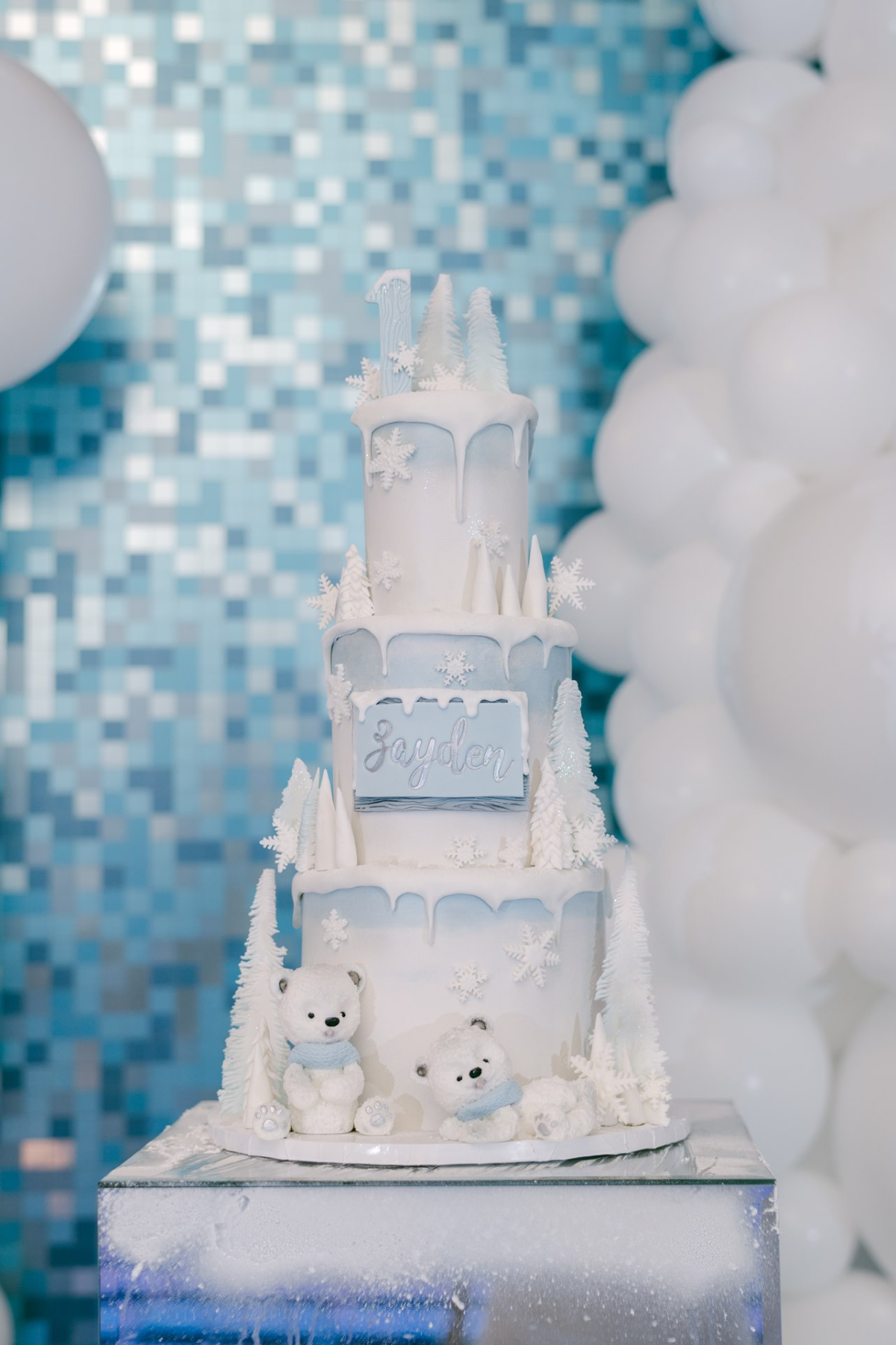 winter-wonderland-birthday-cake