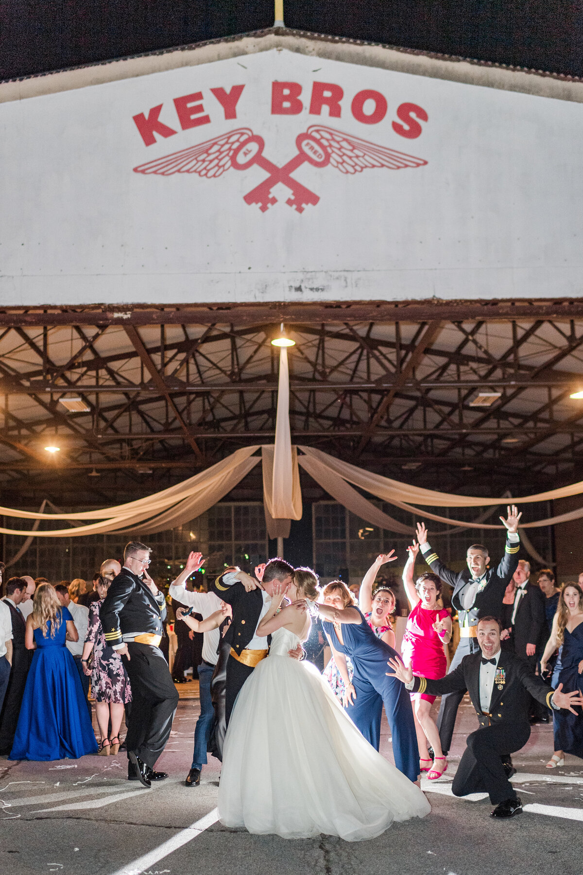 Merdian Mississippi Wedding at Key Bros Hanger _ Lauren Elliott Photography _ Sarah and TY-1544