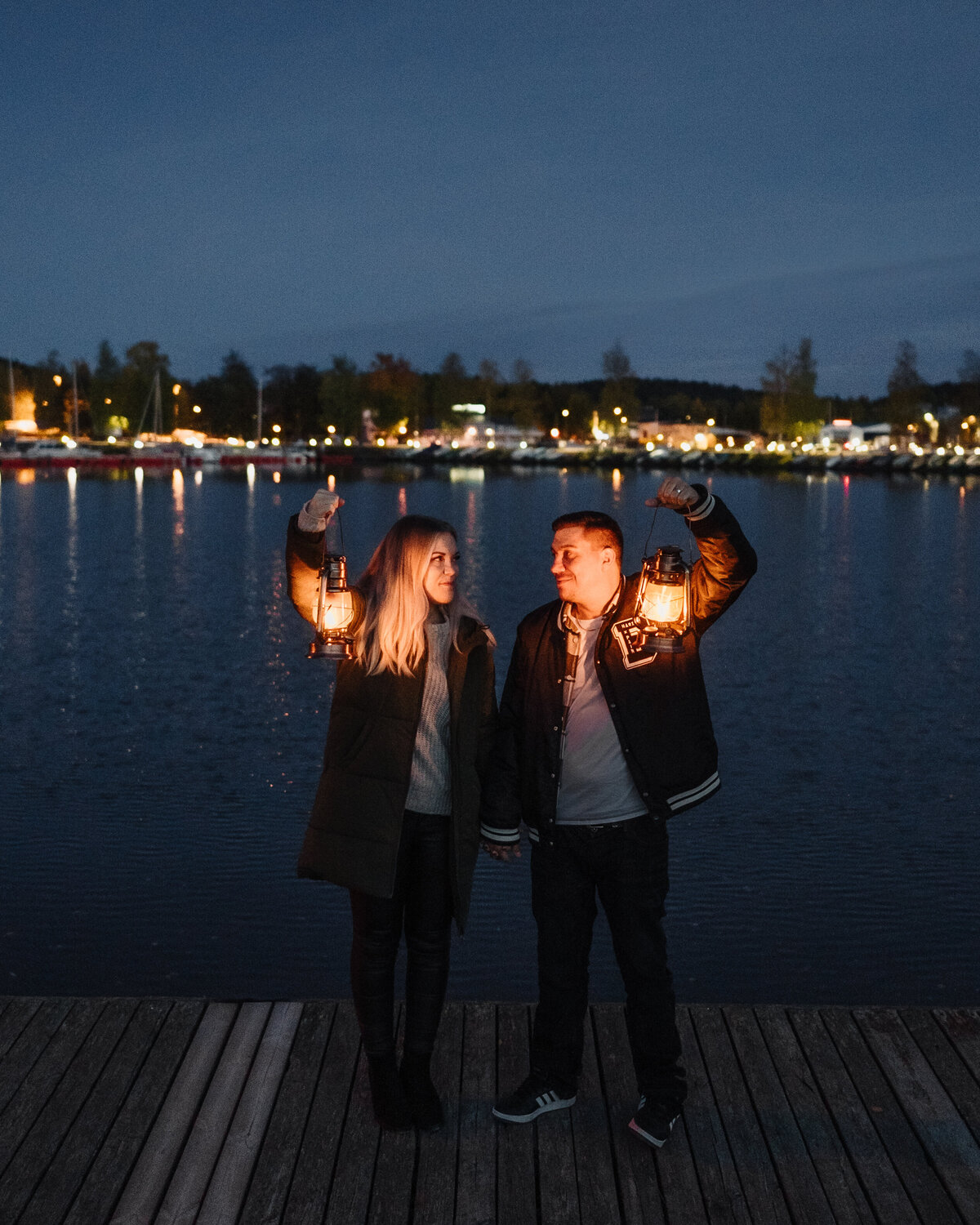 Pariskuntakuvaus Lahti, Hollola, Asikkala, Vääksy, Helsinki, Vantaa, Espoo, Porvoo, Loviisa, Fiskars, Tampere, Turku, häävalokuvaaja, häävalokuvaus Lahti, Parikuvaus Lahti, Päijät-Häme, öinen pariskuntakuvaus
