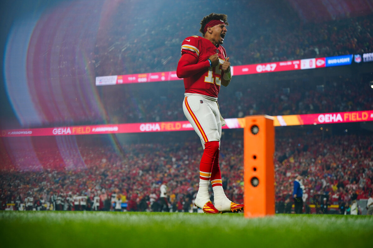 kansas-city-sports-photography-chiefs-0038-quarterback-action-throw