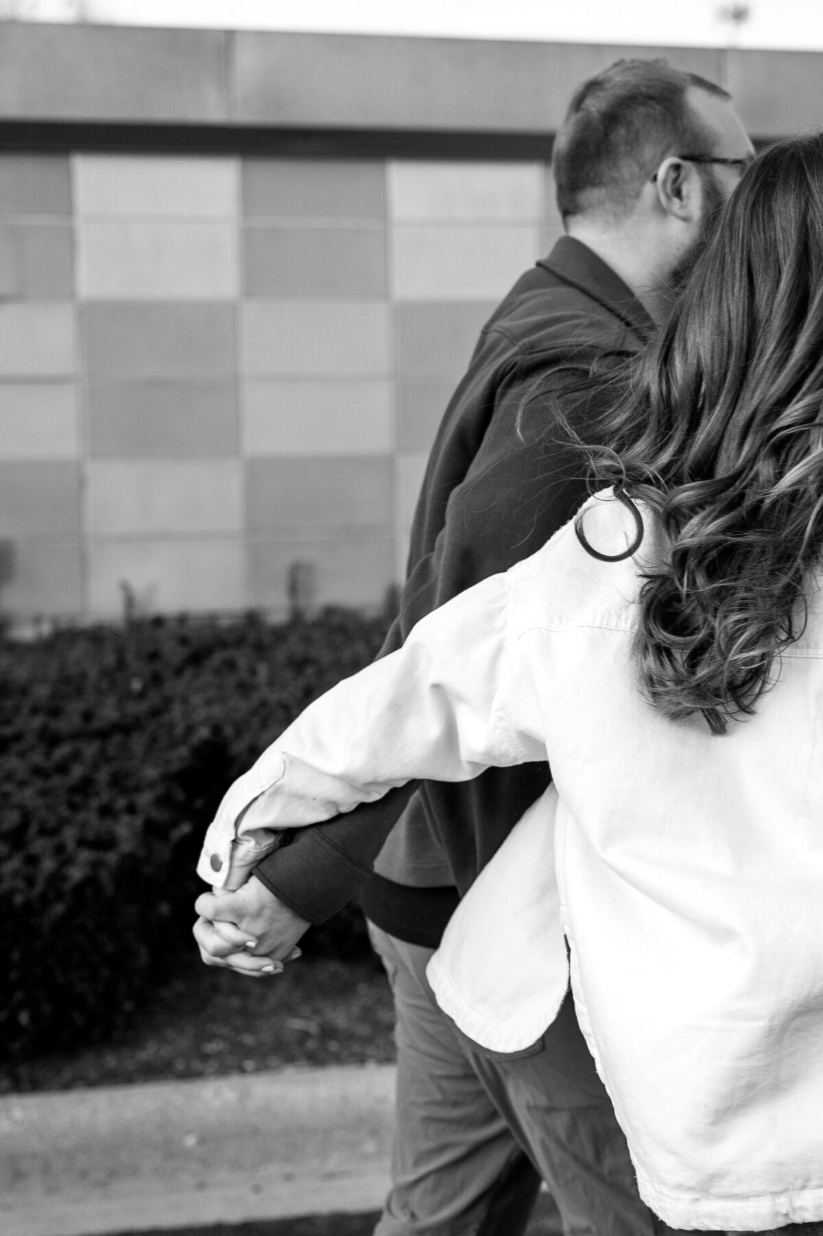 creative fun chicago flash engagement photos at Portillos Hotdogs-14-ed-lucy