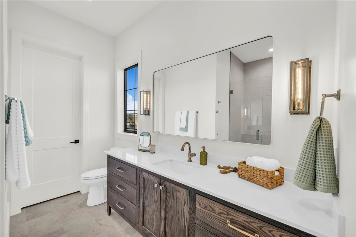 Red Cliffs Temple Lane 2nd Bathroom