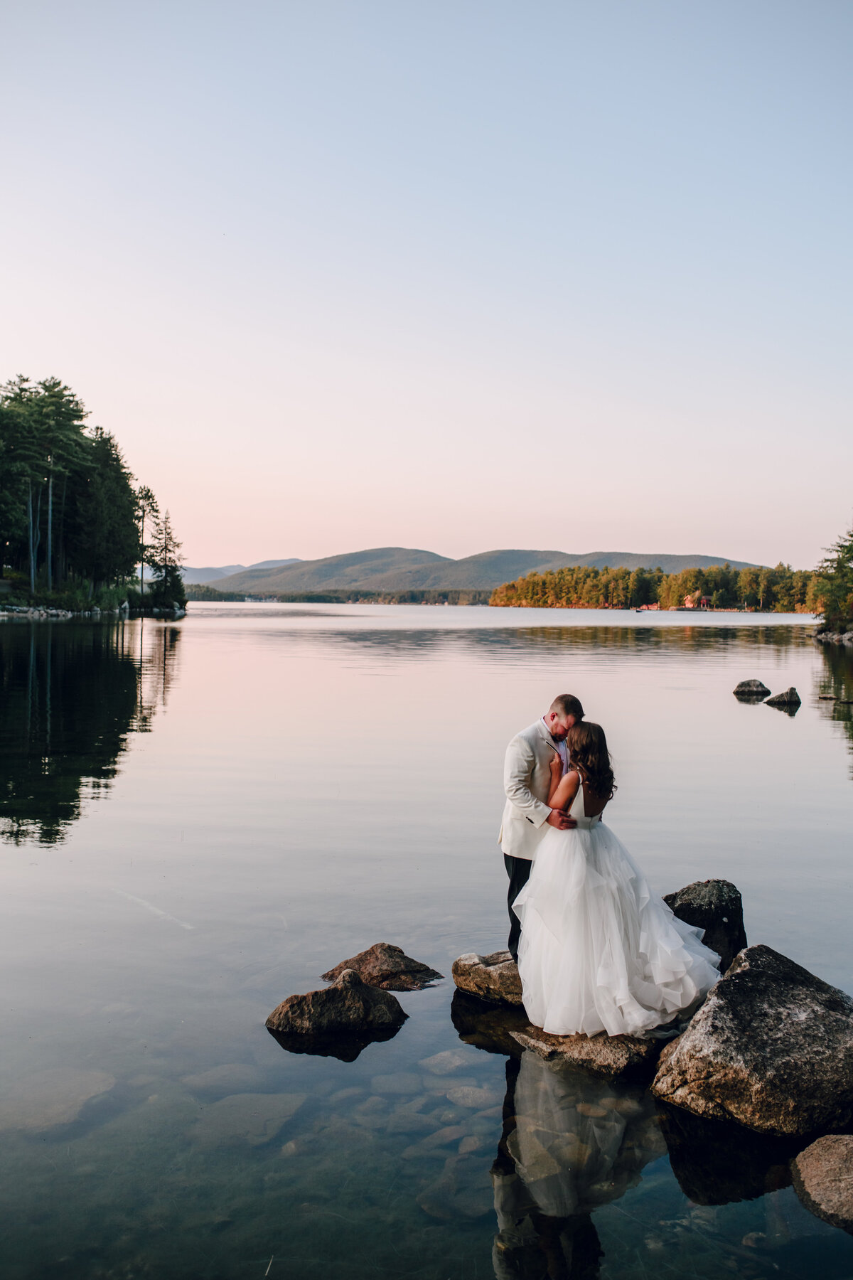 bride-groom-elopement-lake