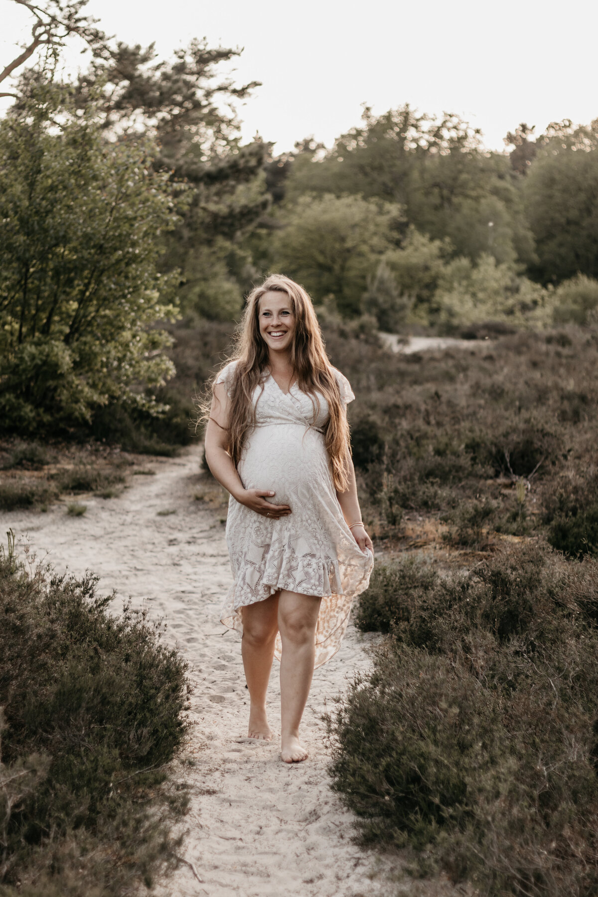 Zwangere Wimke tijdens de zwangerschapsshoot in Drenthe