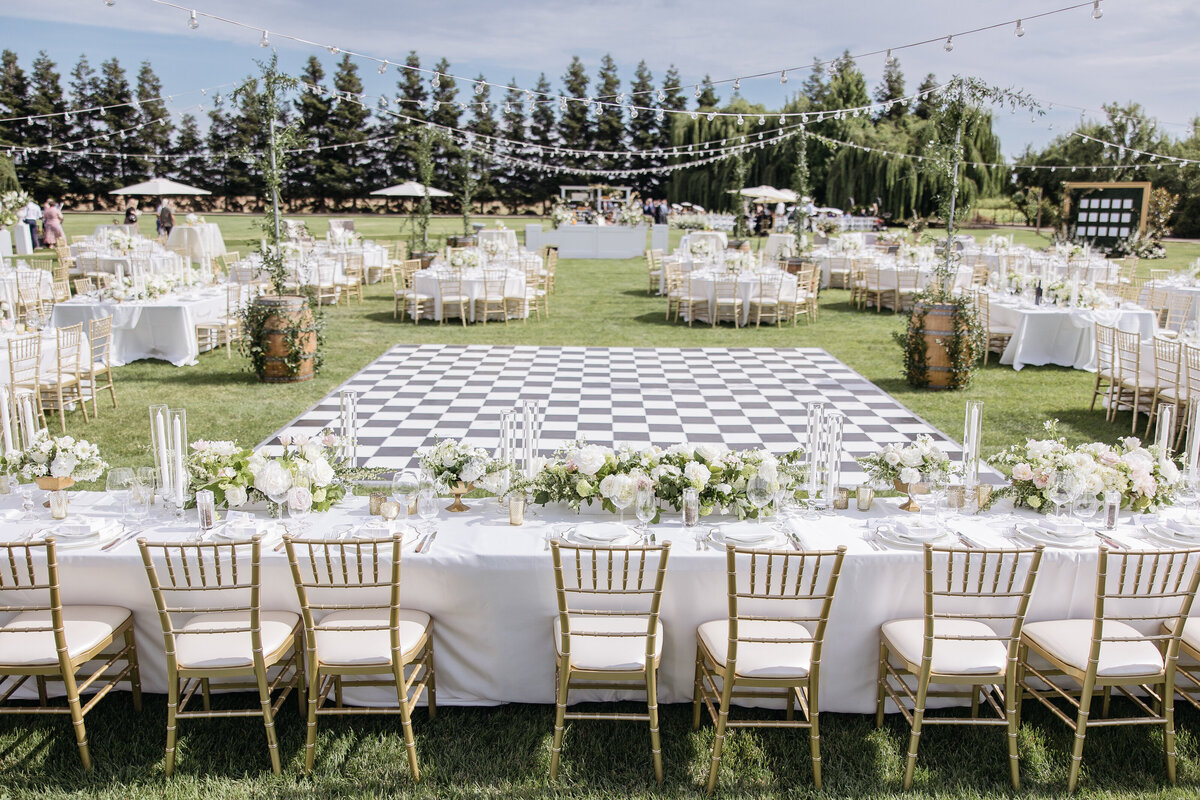 Wedding reception tablescape | Bella Fleur