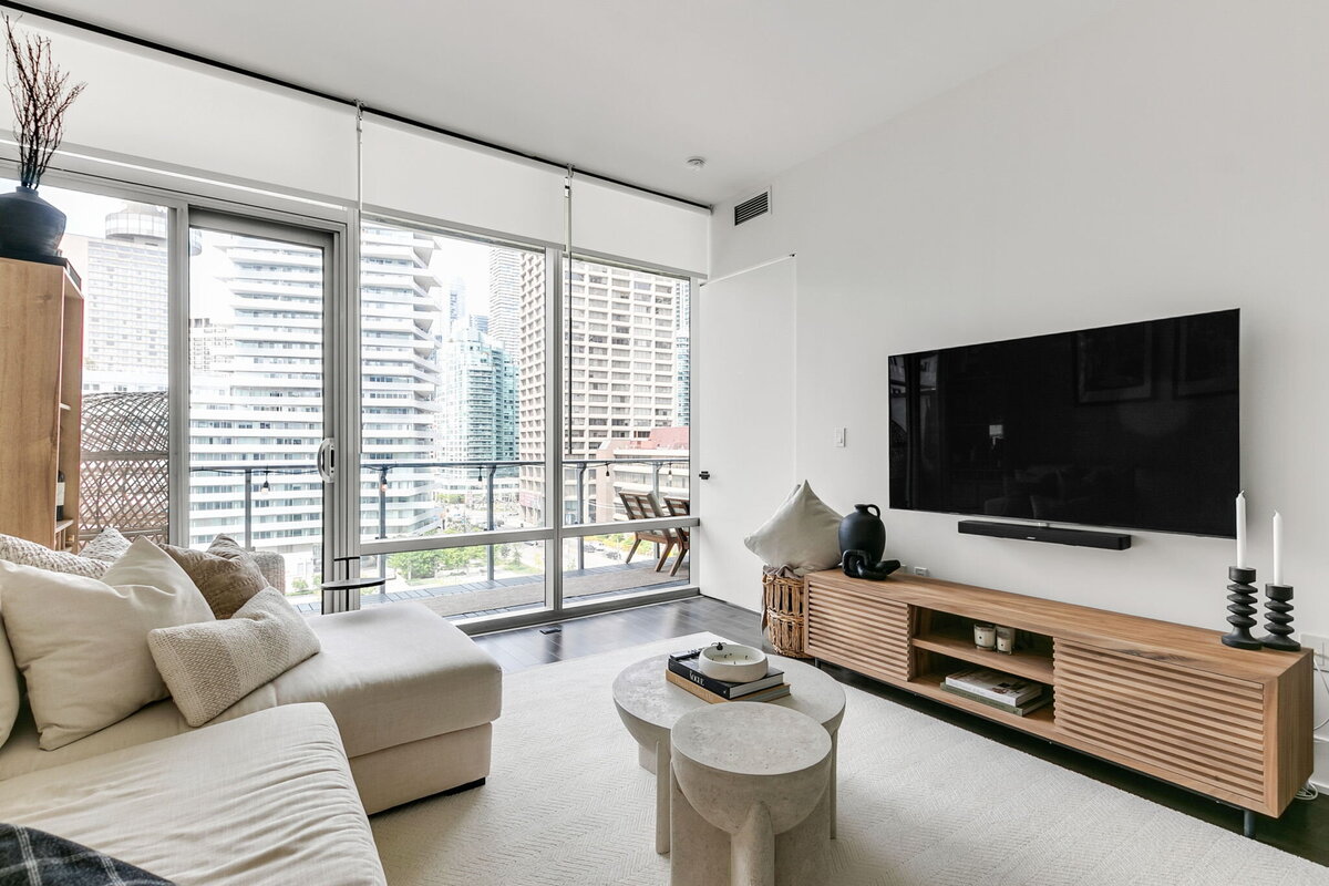 17-web-or-mls-8_003_Living Room