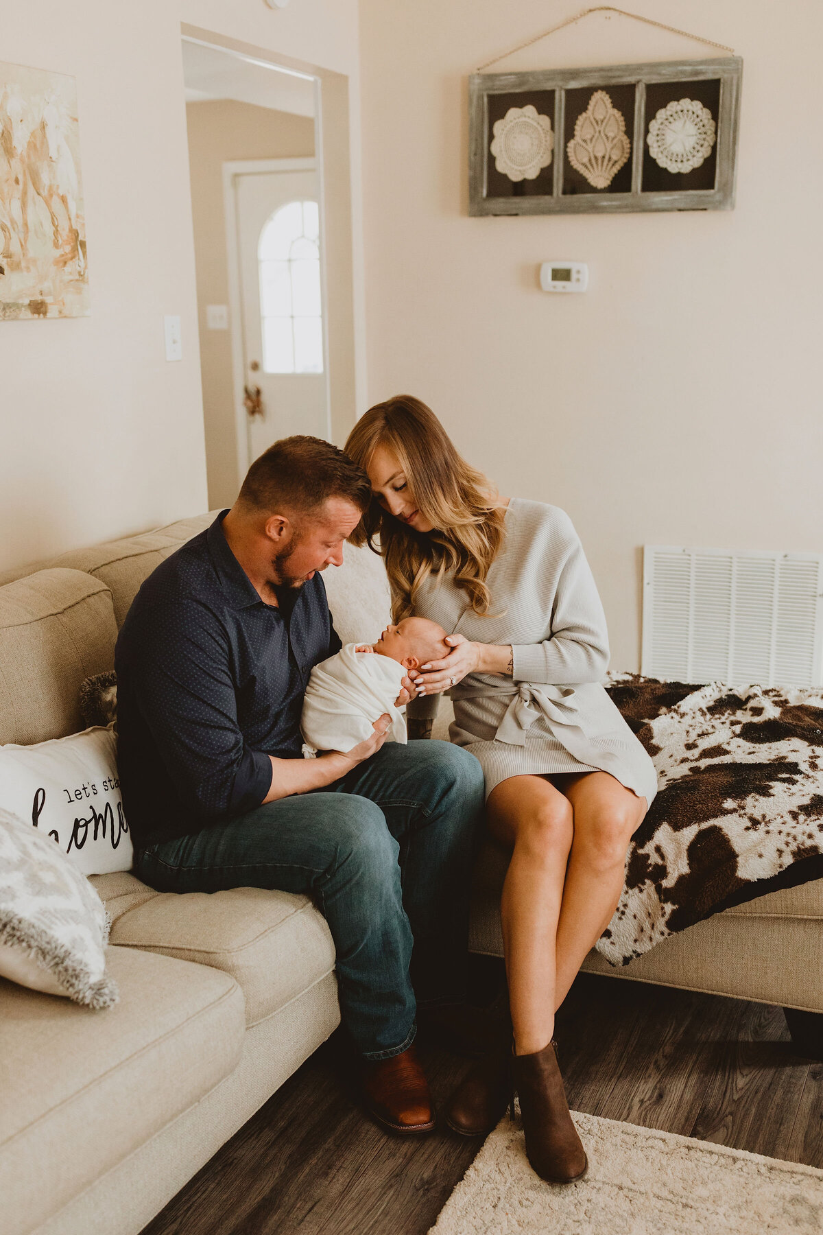 newborn in-home family photos