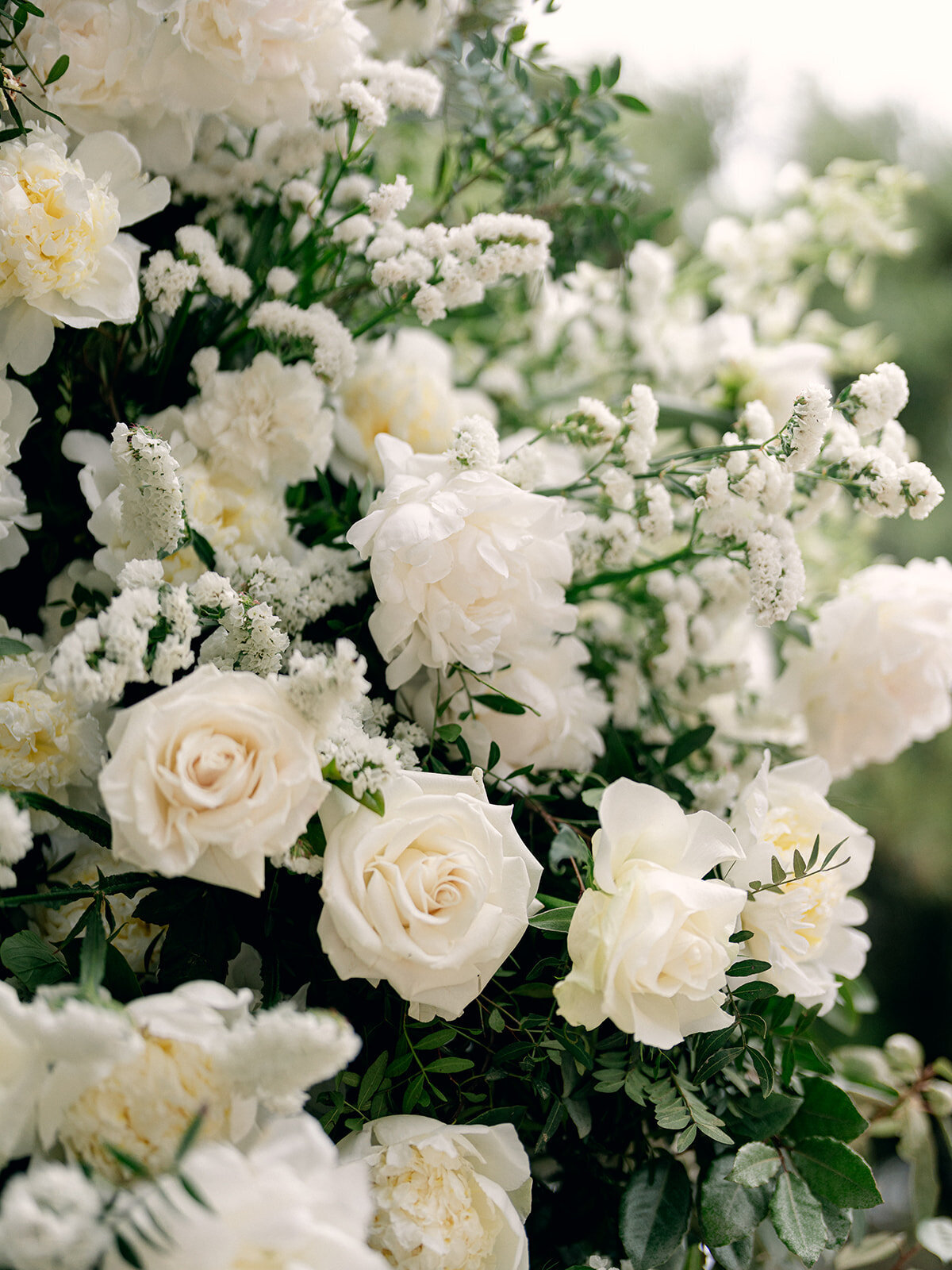 13-intimate-destination-wedding-french-riviera-with-white-flowers