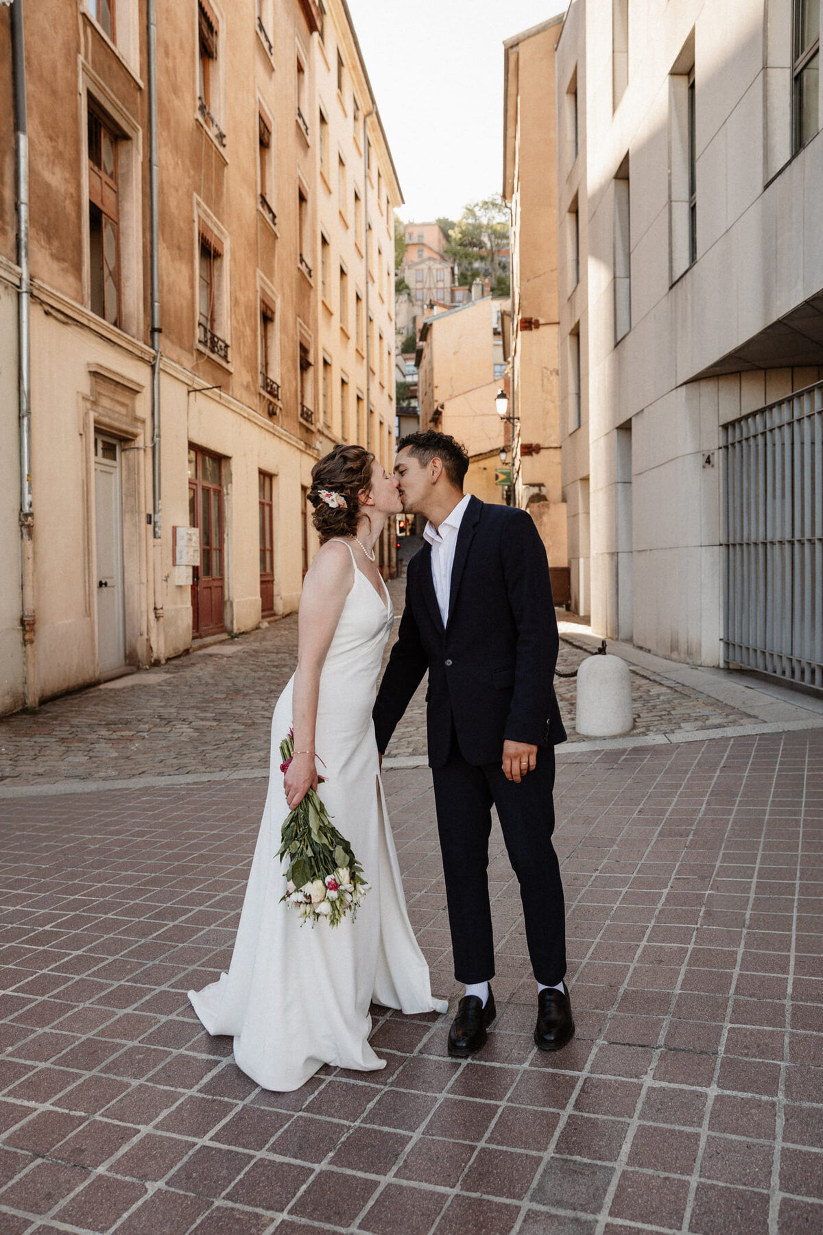 Anais-et-Nicolas-mariage-couple-vieux-lyon