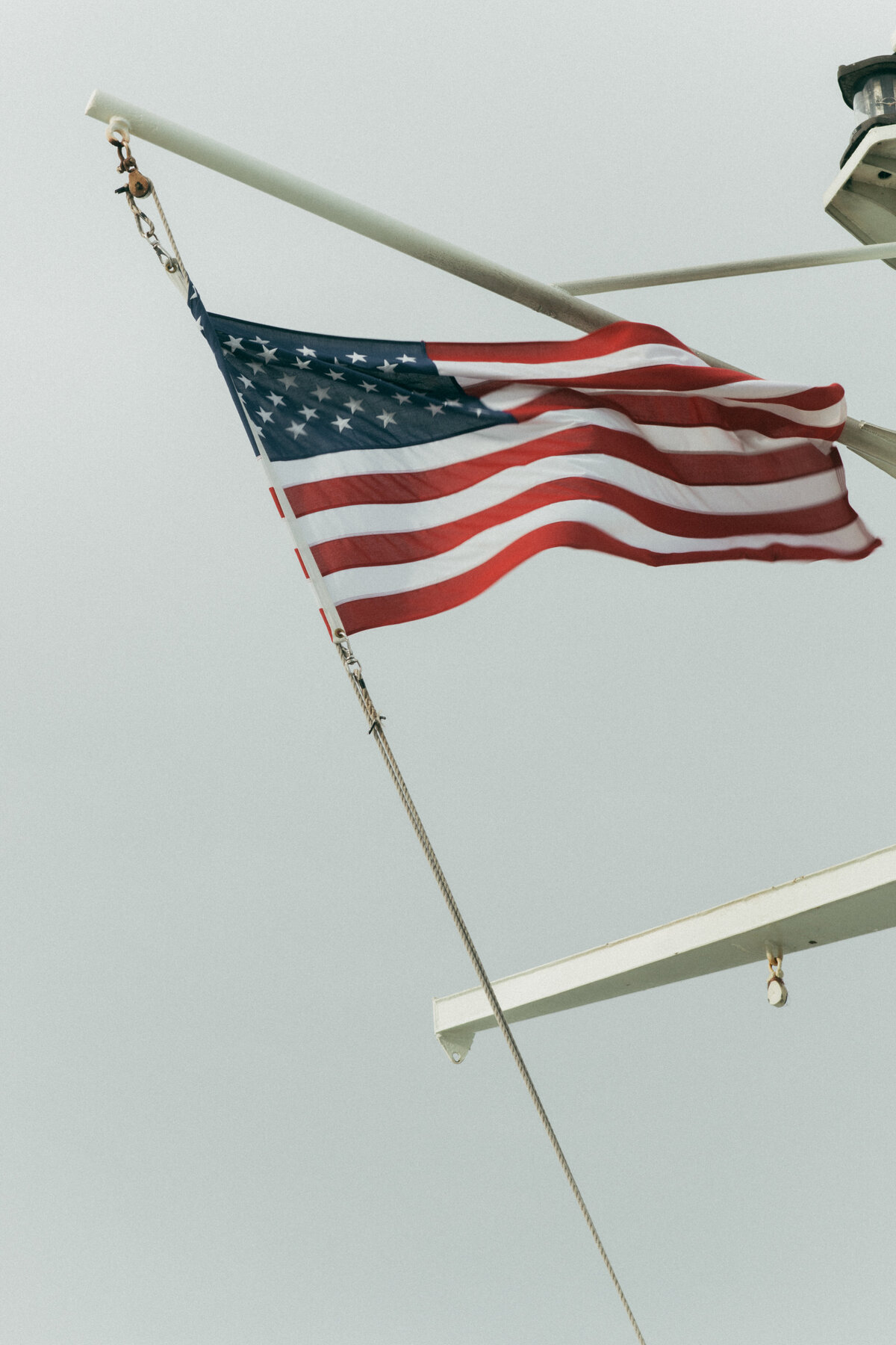 couples-session-seattle-ferry-jennifer-moreno-photography-documentary-style-washington