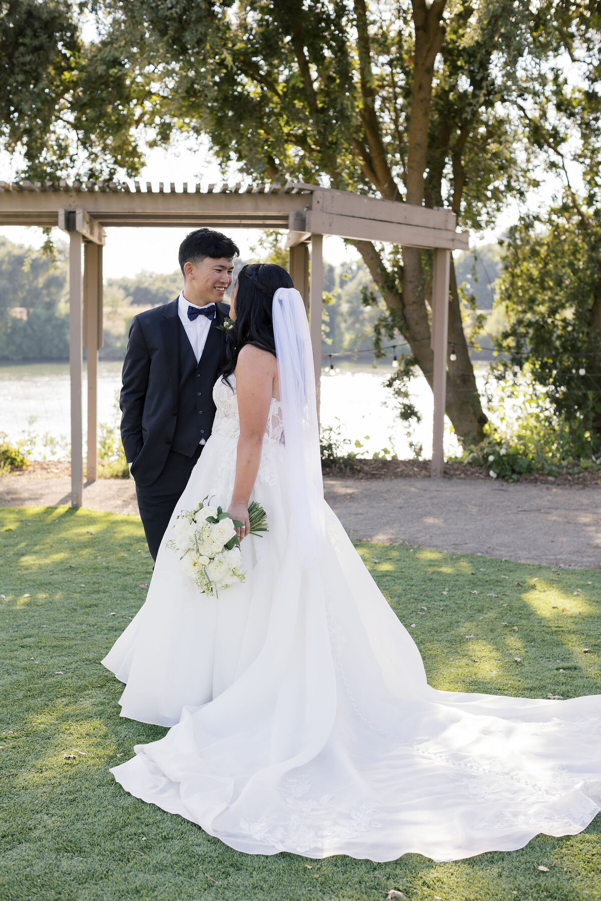 Caitlin&BrianWedding_CouplePortraits_IvoryBlushPhotography31