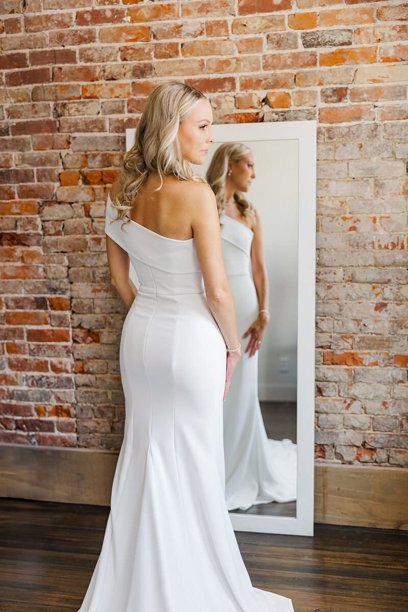 Bride Getting Ready with Mom and Bridesmaids at The Loft on 6th073