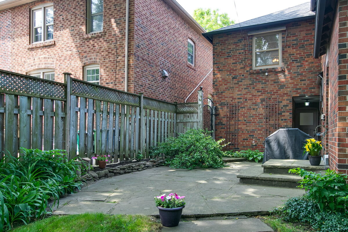 60-web-or-mls-74_010_Backyard