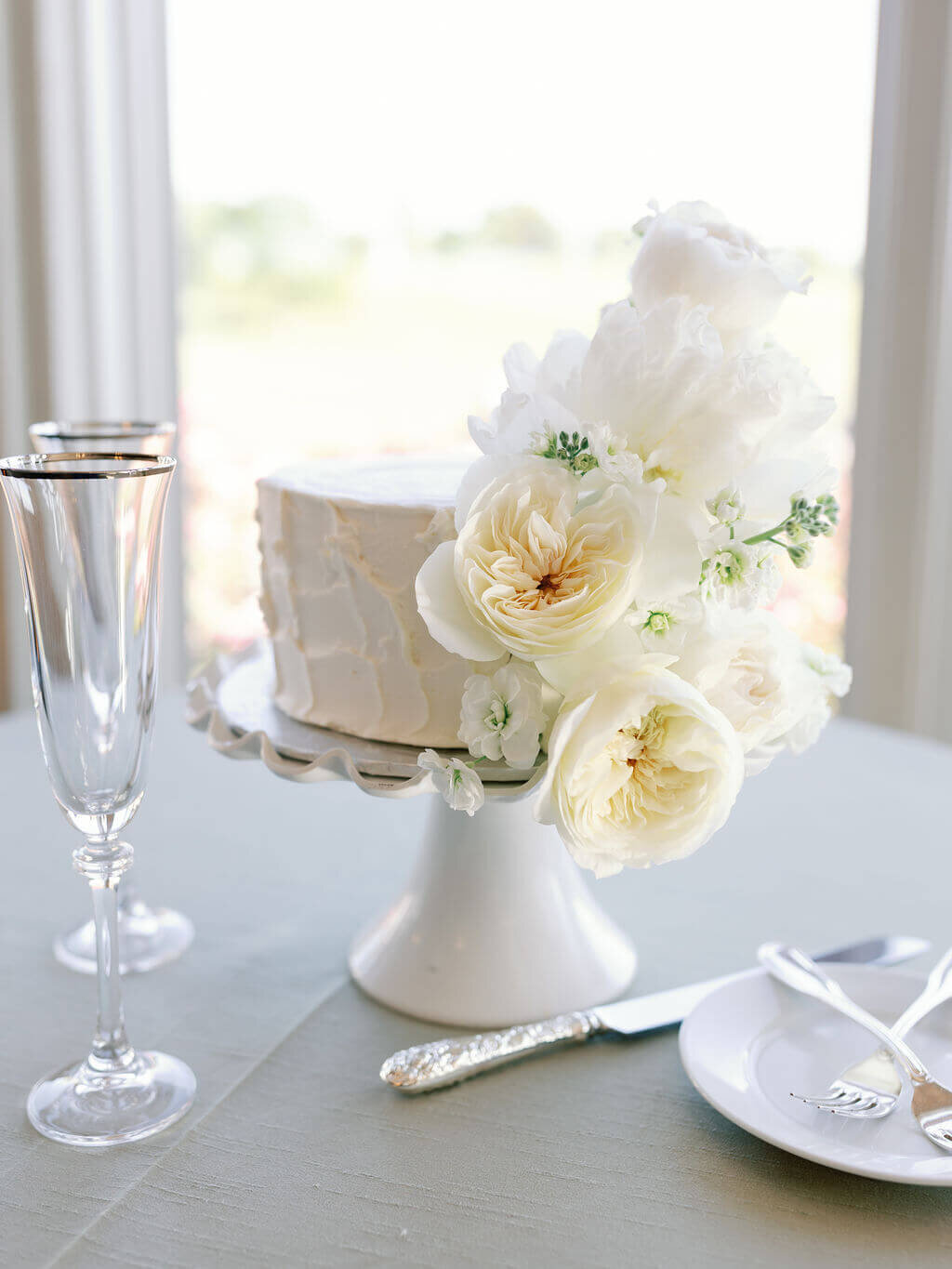 megan-zachary-wedding-cake-springvale-floral