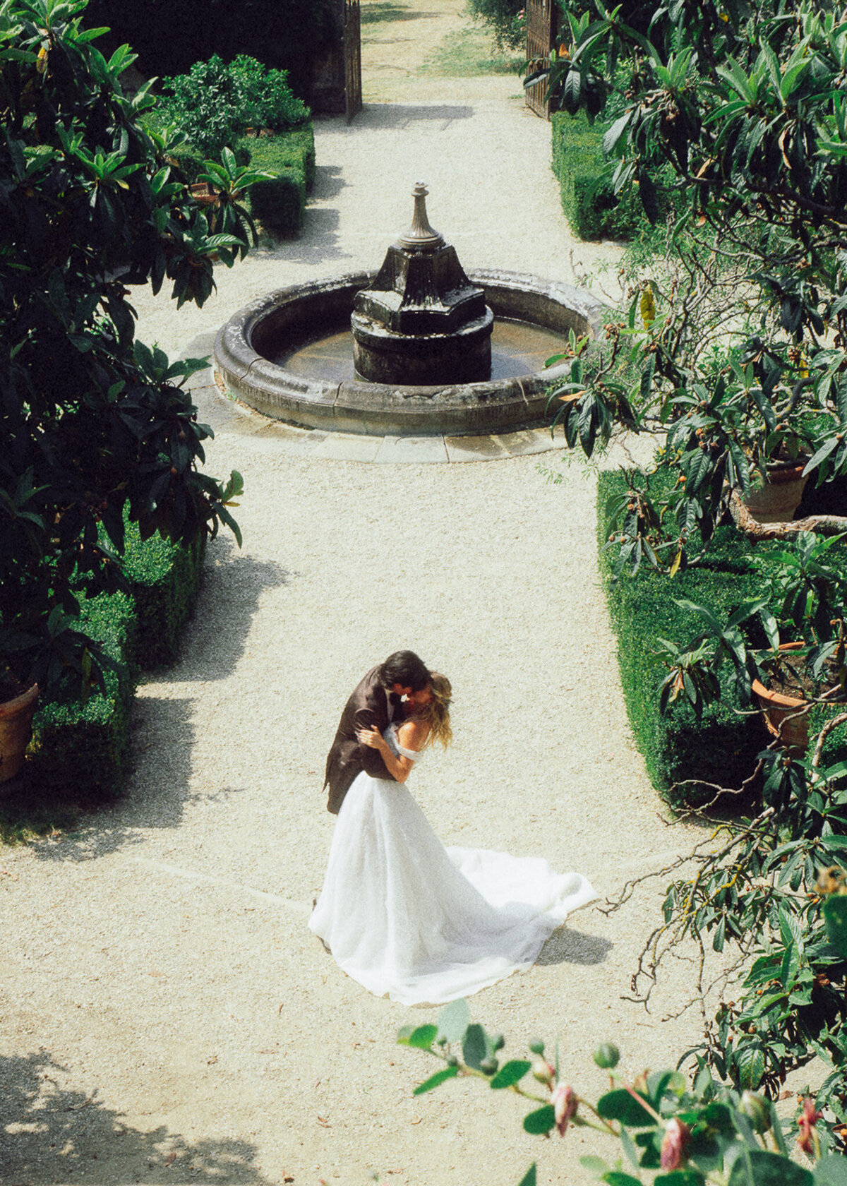 23. film-wedding-photographer-villa-di-maiano-110