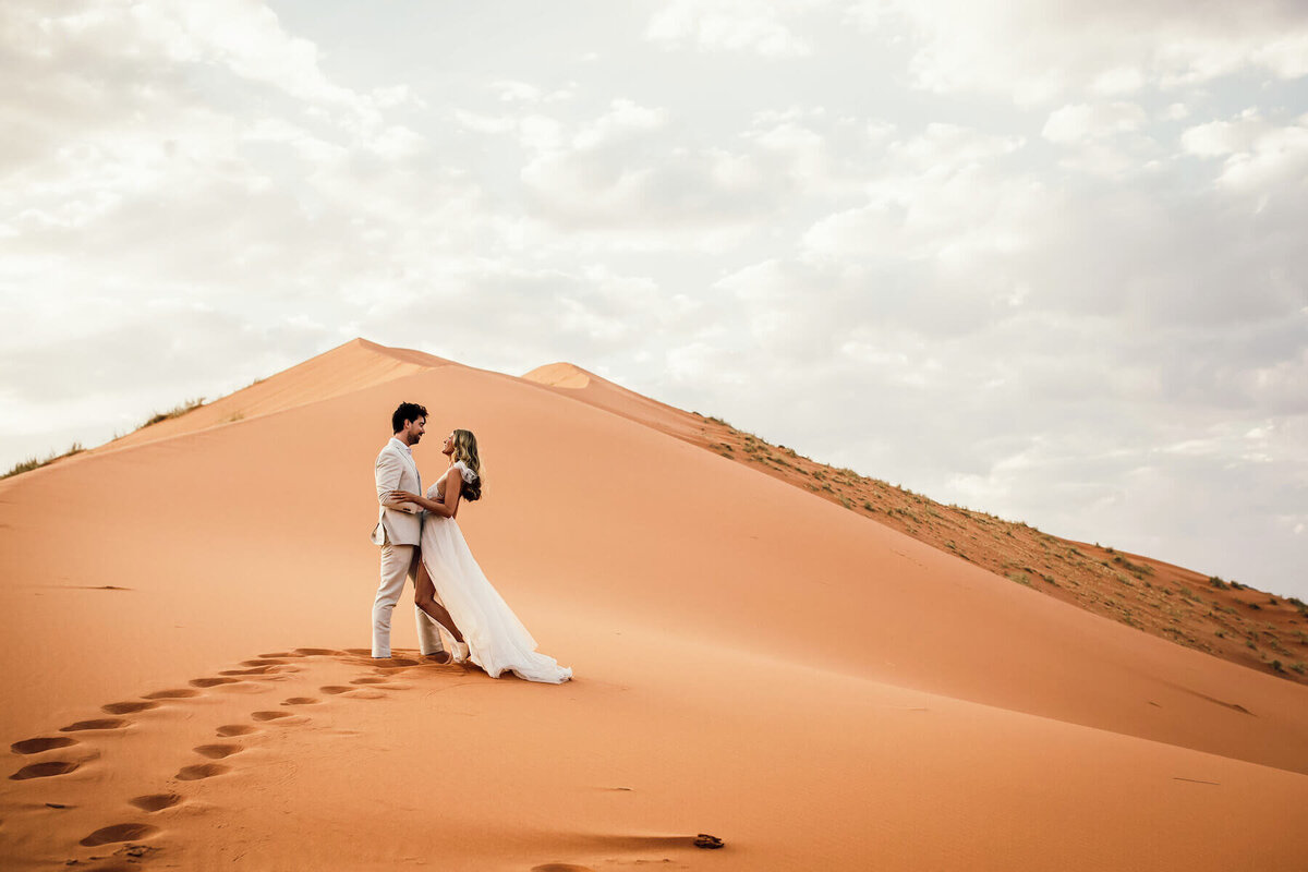 Nambia-elopement-photographer-namib-sossusvlei