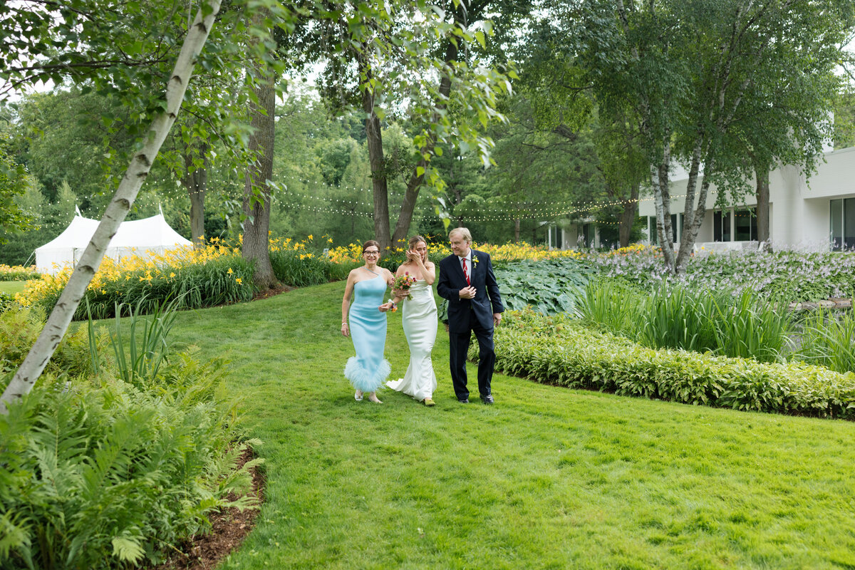 Lake-Minnetonka-wedding-Will-DeGraw-Clever-Disarray-46