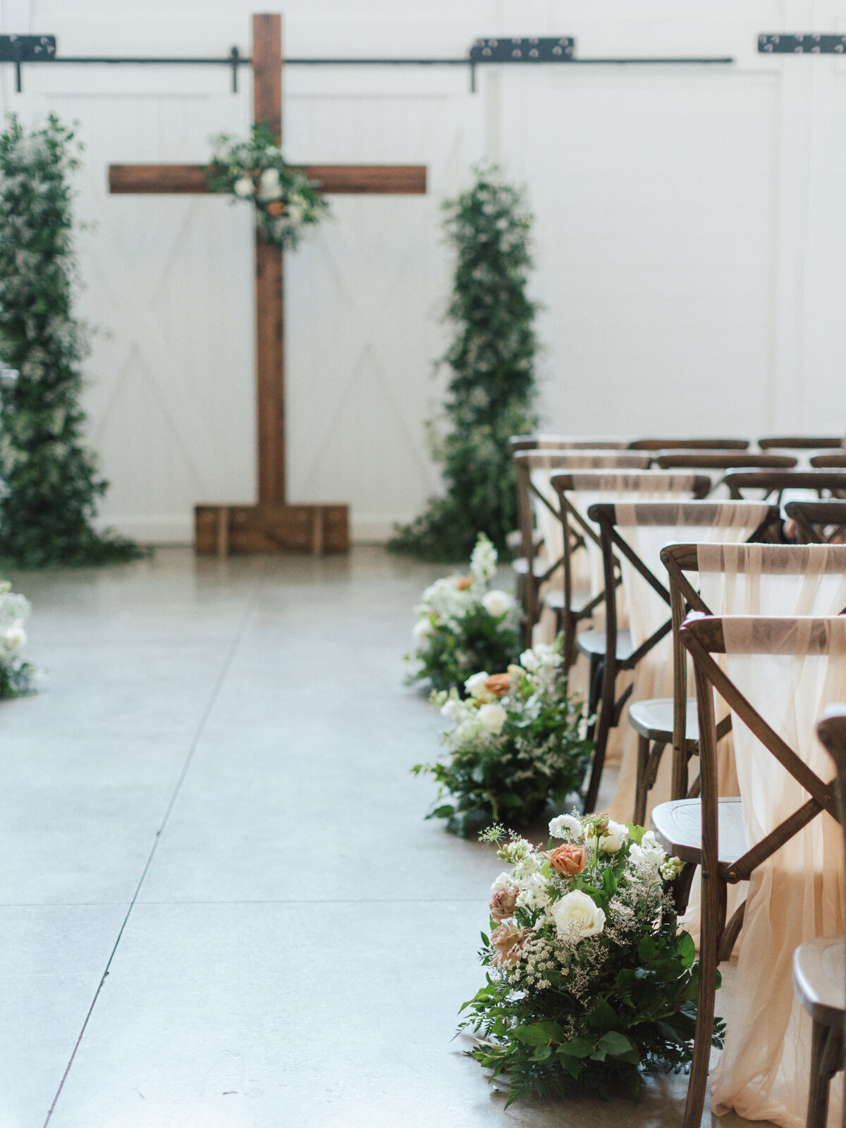 Meraki Design Wedding and Event Floral Studio Florist Wedding Flowers Full Service St. Louis Destination Luxury Floral Design Florists Designers Personal Unique Madi-Noah-Wedding-Emily-Christisen-39