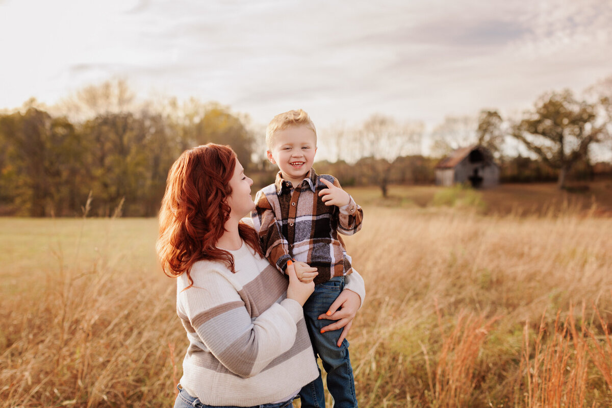 NWA family photographer, Northwest Arkansas best family photography, family portraits near me, professional family photos, family photography packages