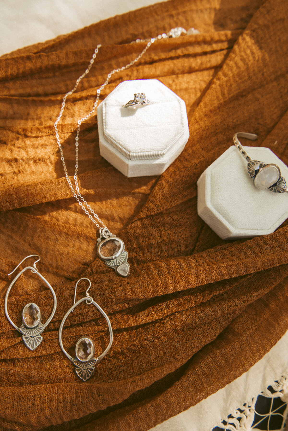 _1_K&D_70s_Eclectic_Micro_Wedding_-47