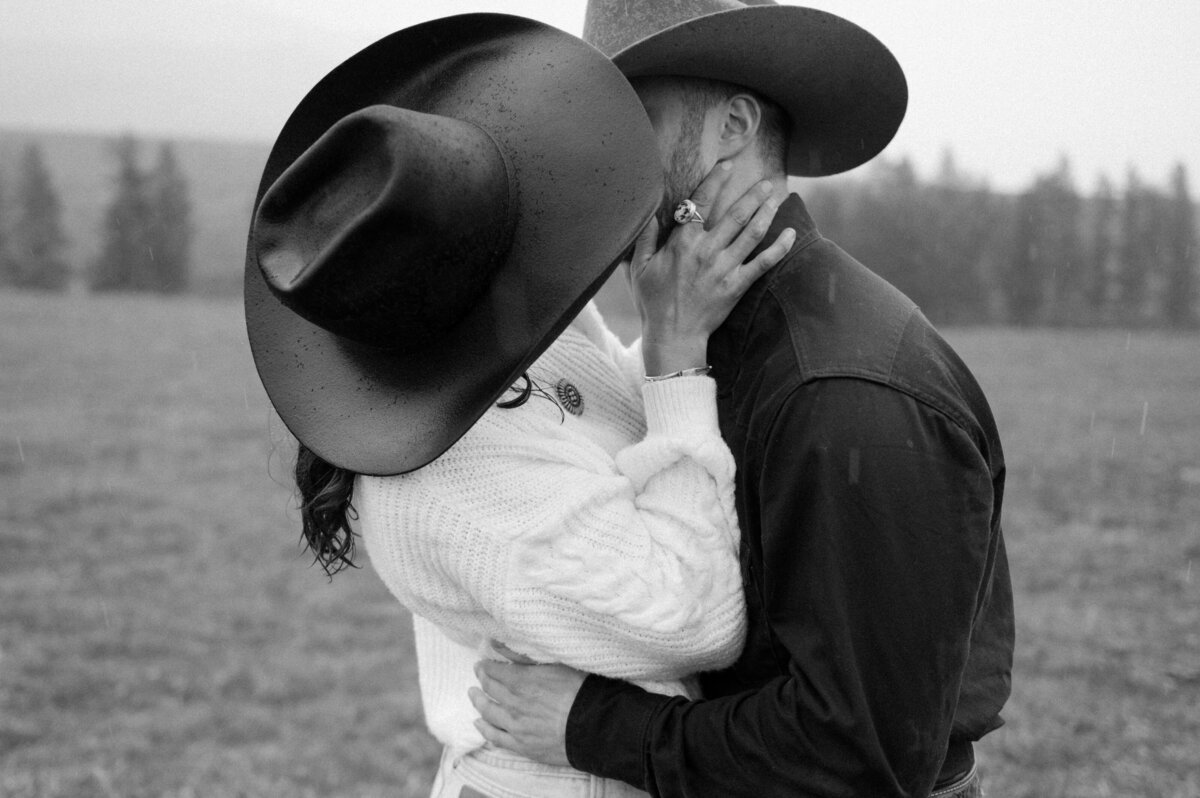 presley-gray-photo-montana-western-style-engagement-3871-2