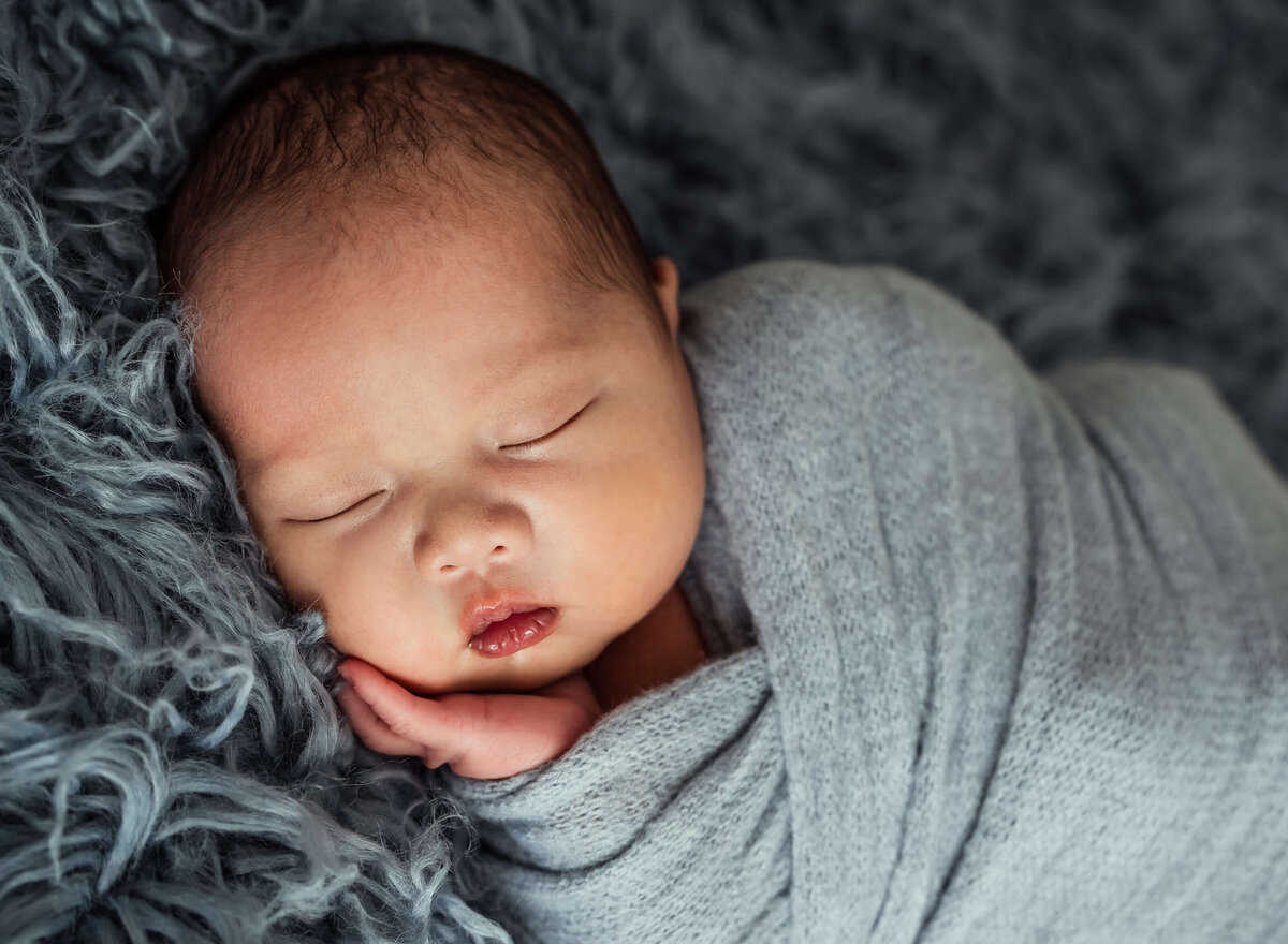 newborn-photography-boy-blue-wrap