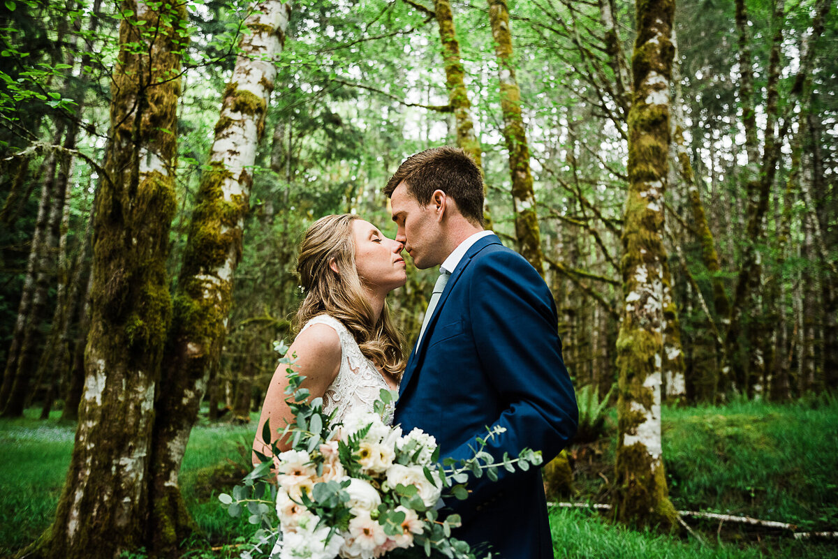 Olympic Paark at NatureBridge Wedding | Captured by Candace Photography | Seattle Wedding Photographer