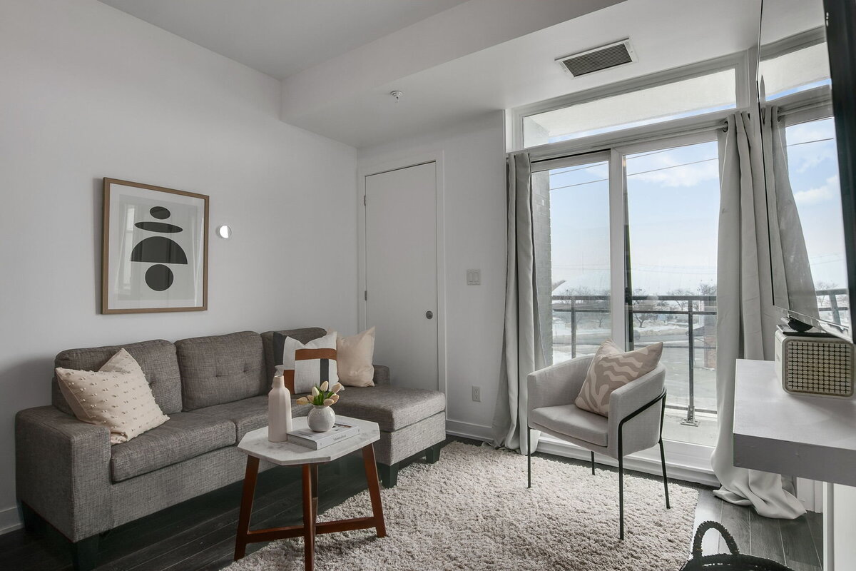 10-web-or-mls-8_001_Living Room