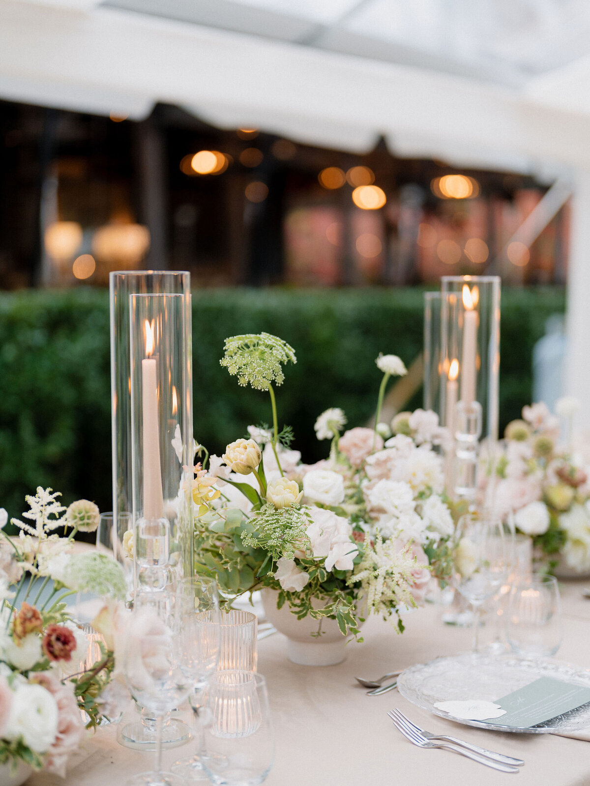 clean-fall-wedding-florals-valley-rock-inn-ny