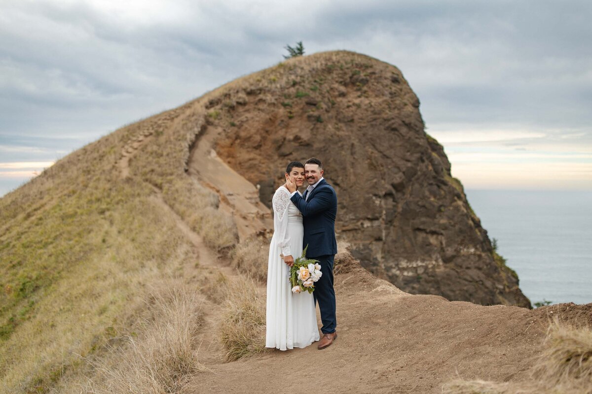 gods-thumb-elopement-oregon-coast-hike-12