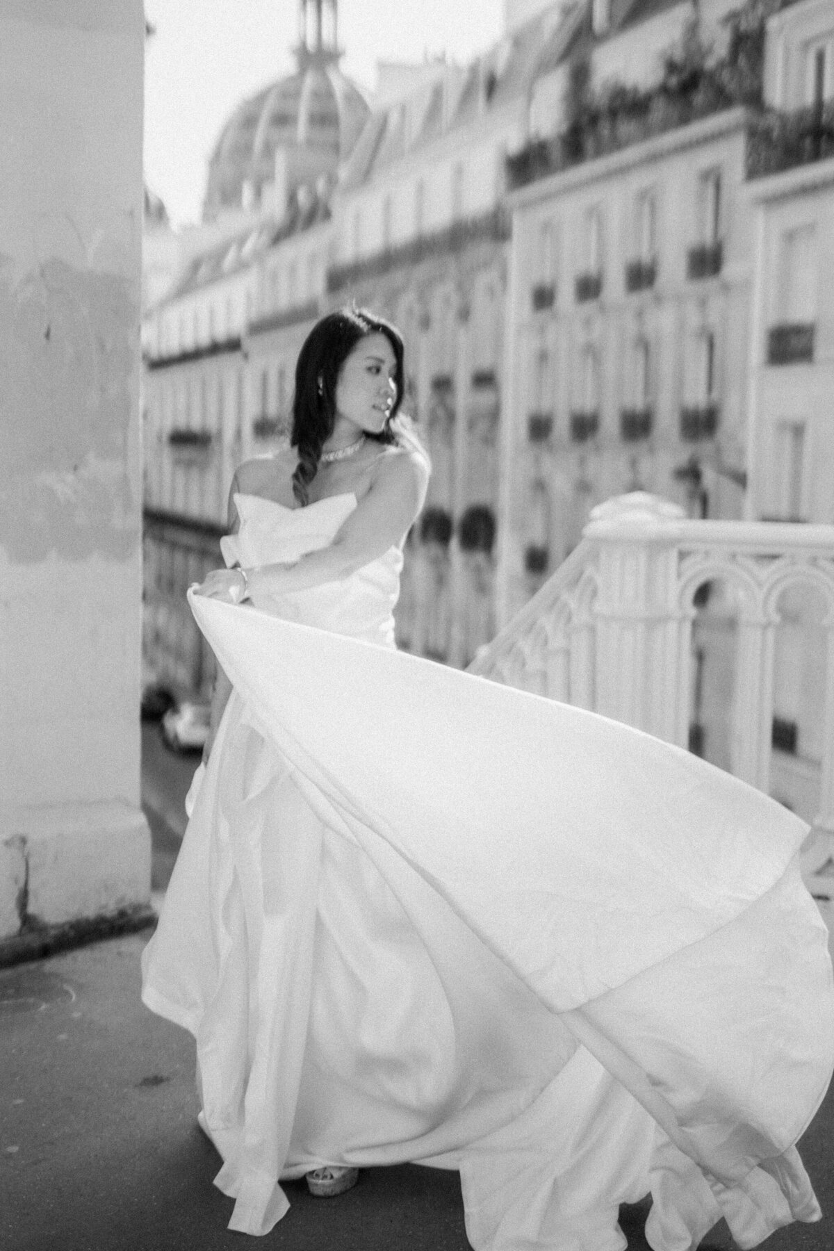 022-Destination-Wedding-Elopement-Photographer-Paris-Cinematic-Editorial-Luxury-Fine-Art-Lisa-Vigliotta-Photography