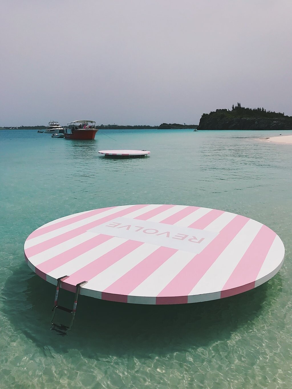 Revolve-Beach-Party-Bermuda-Island-Dasfete-1