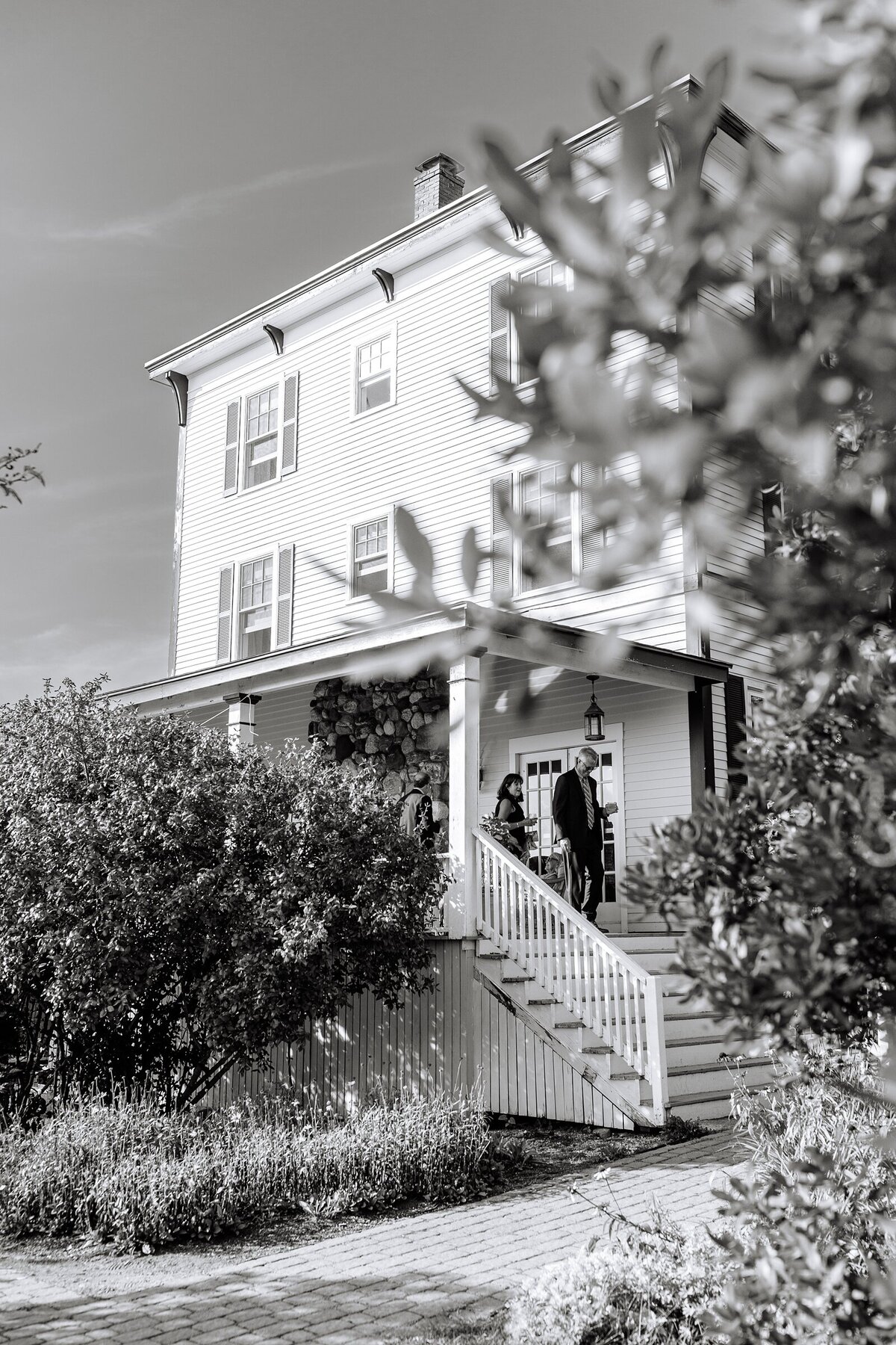 Cheery_Yellow_Blue_Seaside_Island_Maine_Wedding_Chebeague_Island_Inn_0074