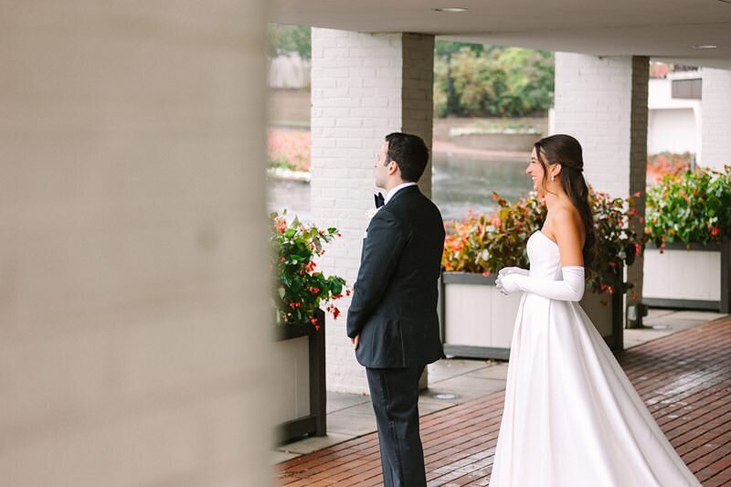 evansville-country-club-wedding-first-look-moment04