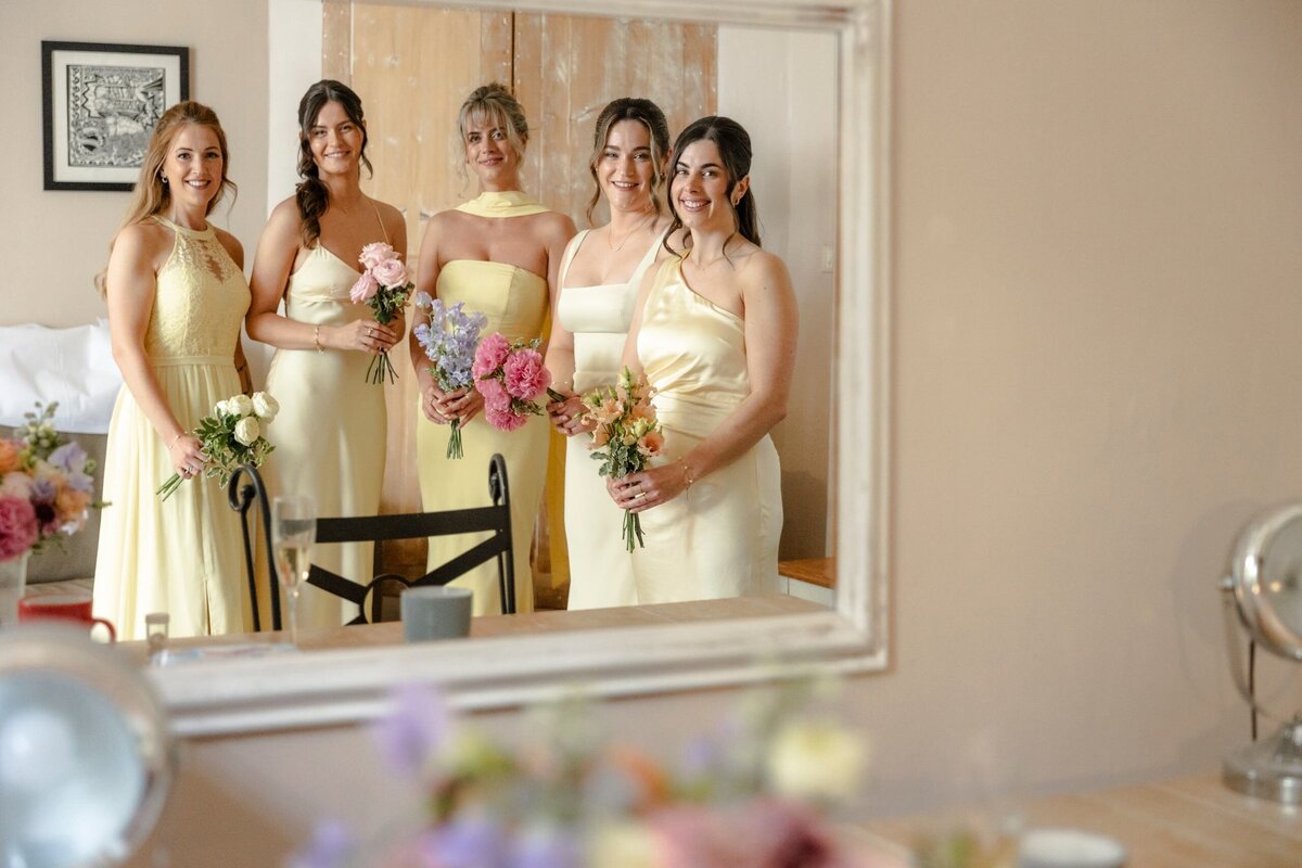 bridesmaids-preparation-mirror-france