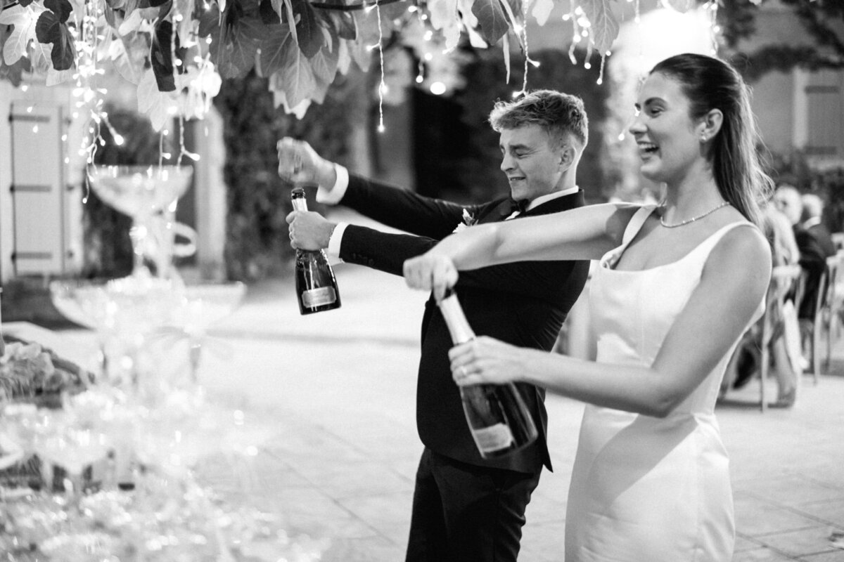 wedding-cake-cutting-and-champagne-french-chateau21