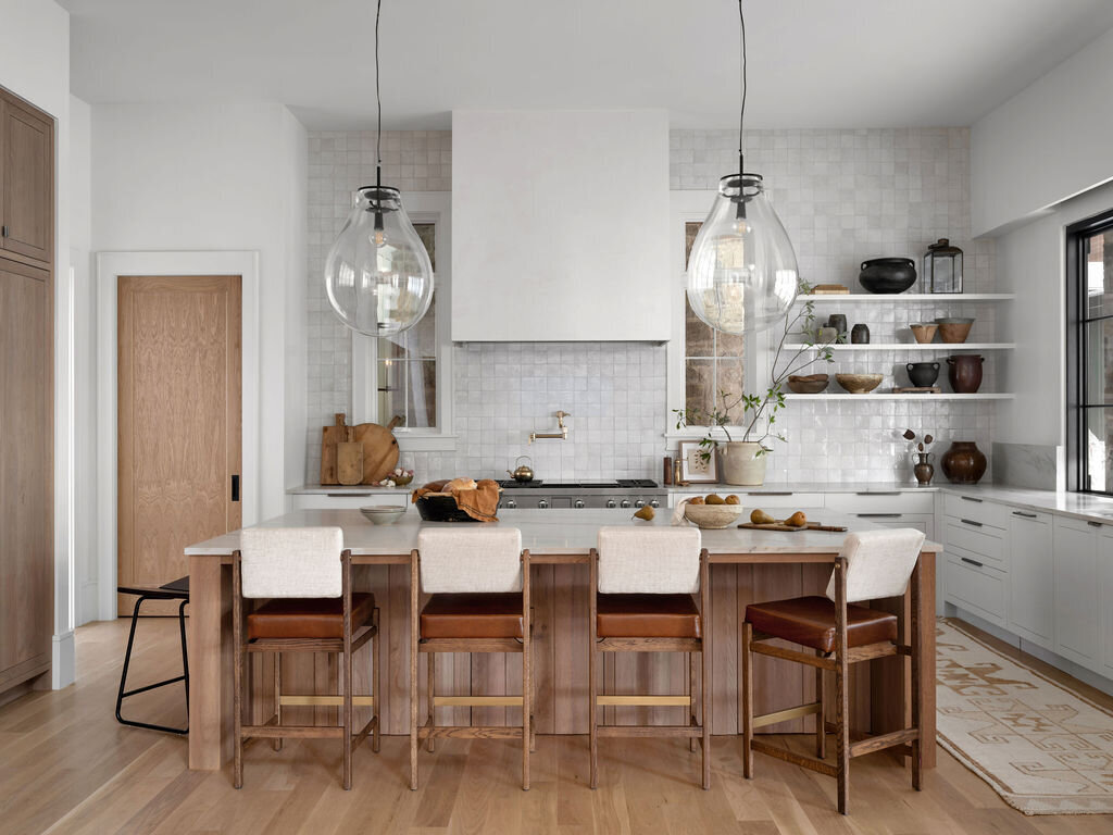 TaraFust9_15_23_RusticWhite001