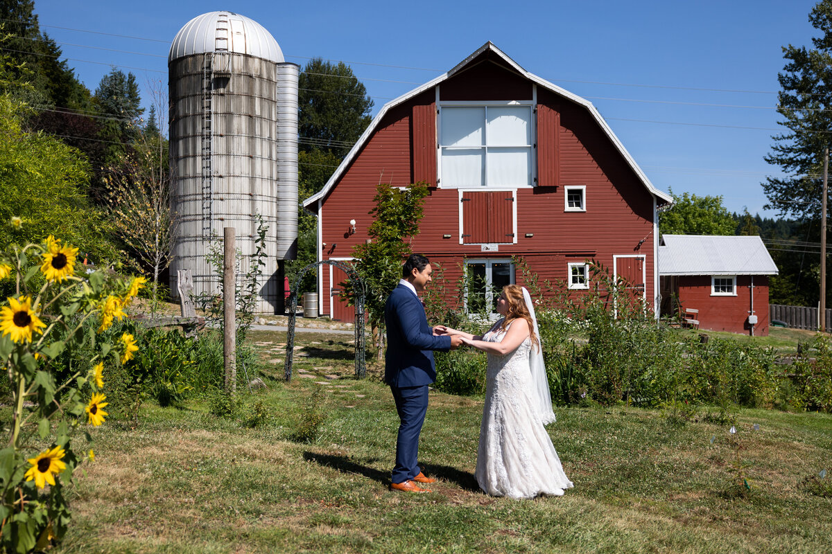 the-red-barn-farm-wedding-issaquah-photographer-004