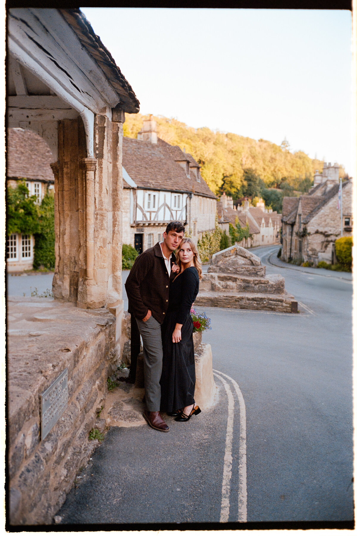 castle-combe-couple-portraits-analogue-8