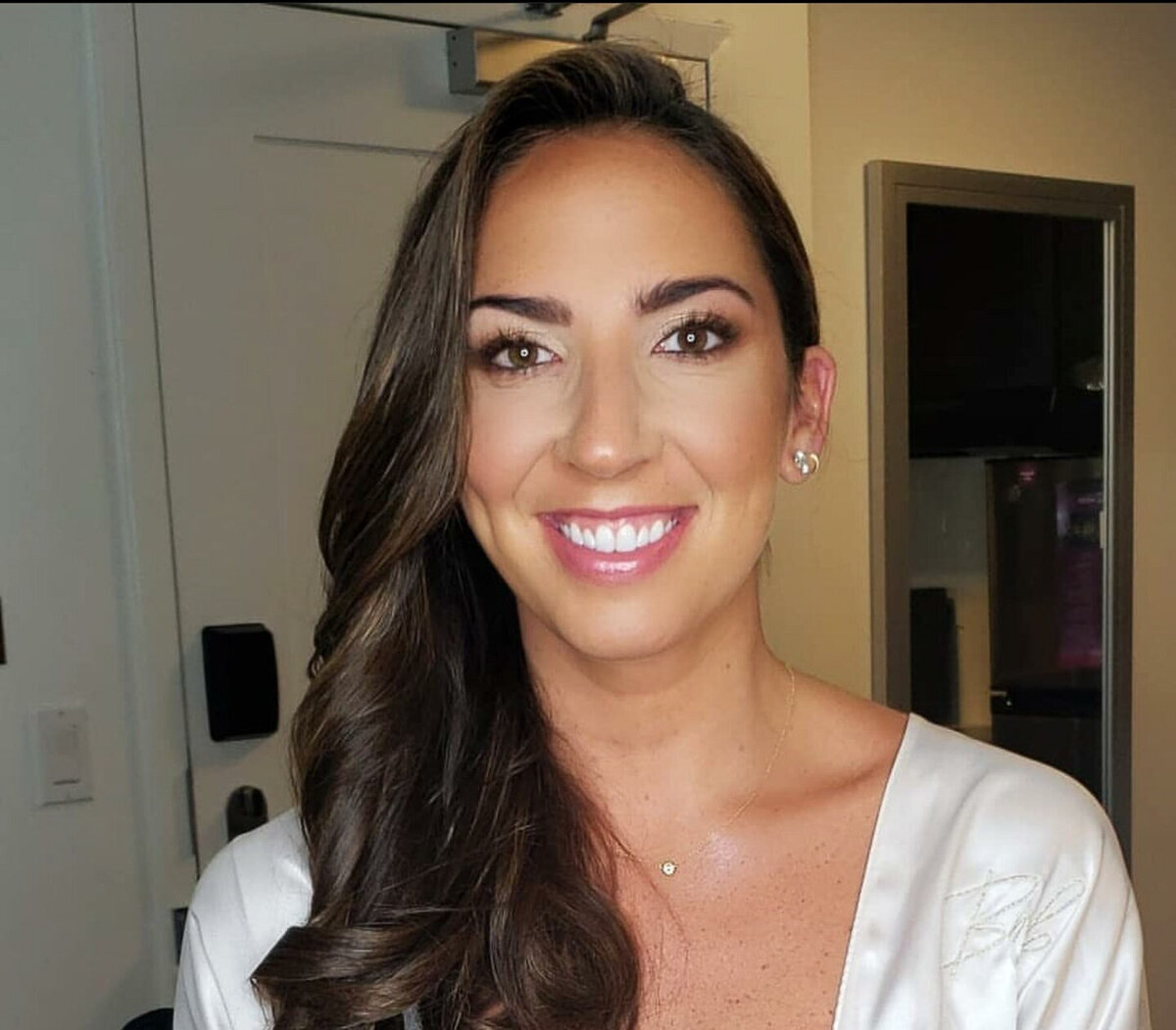 Glamorous bridal makeup with sculpted cheeks and glossy lips – NYC wedding day look.