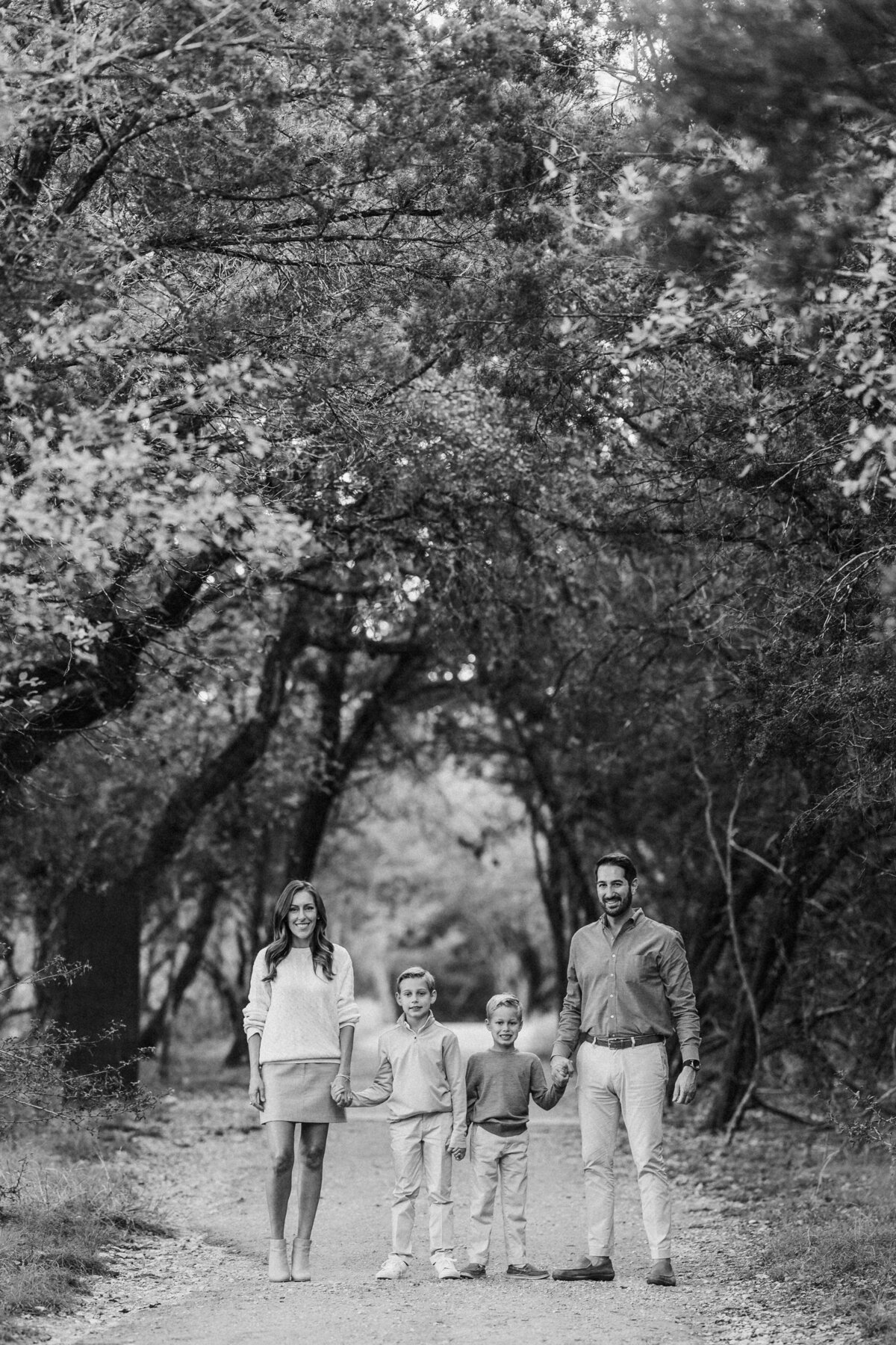 family-with-two-boys-family-picture