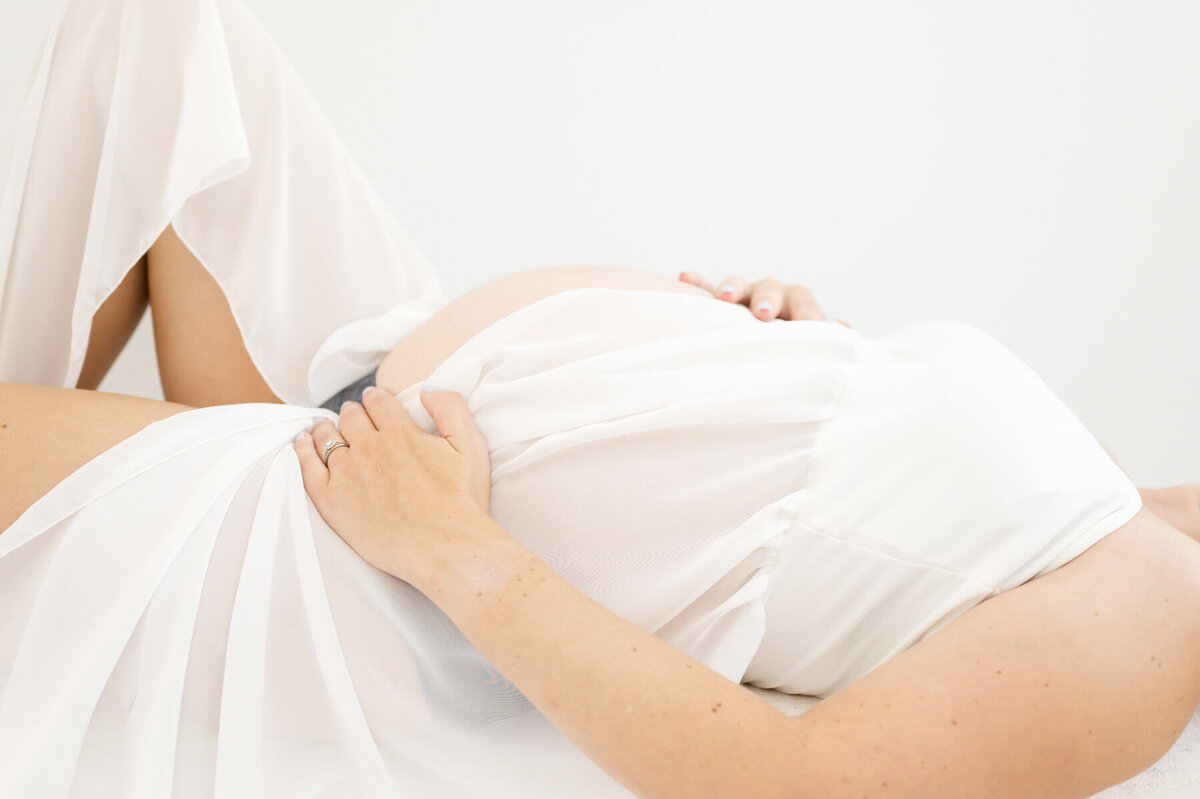 Delicate-Maternity-Studio-Session-9