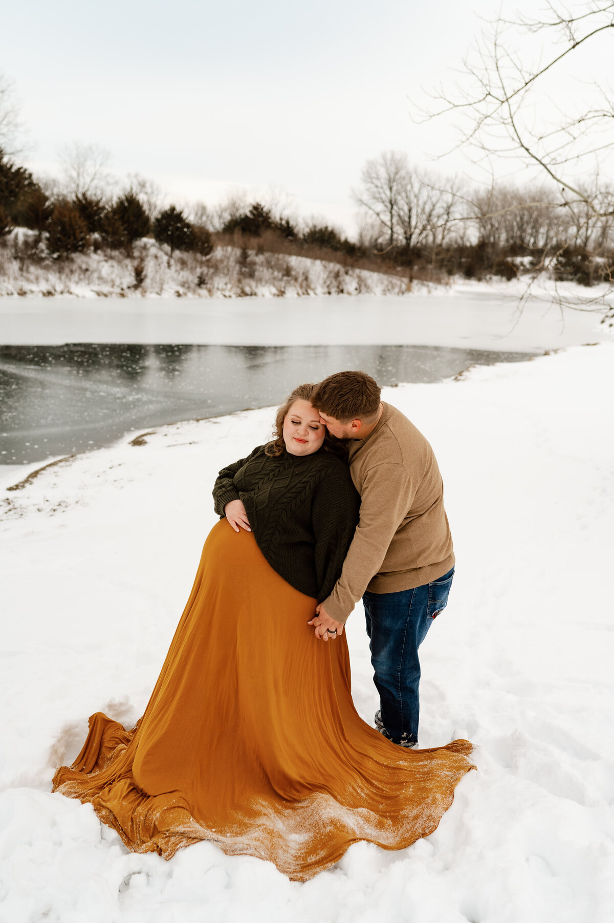 winter maternity session in snow