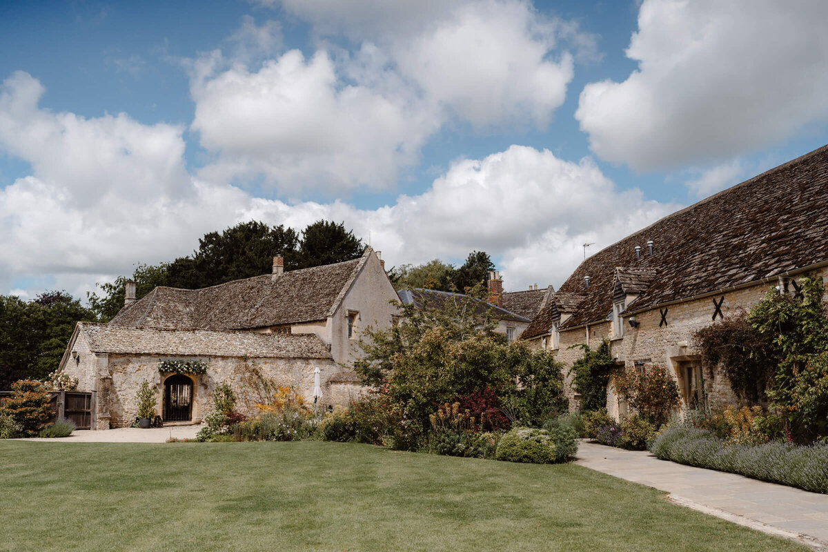 caswell-house-autumn-wedding-gardens-sunny-day