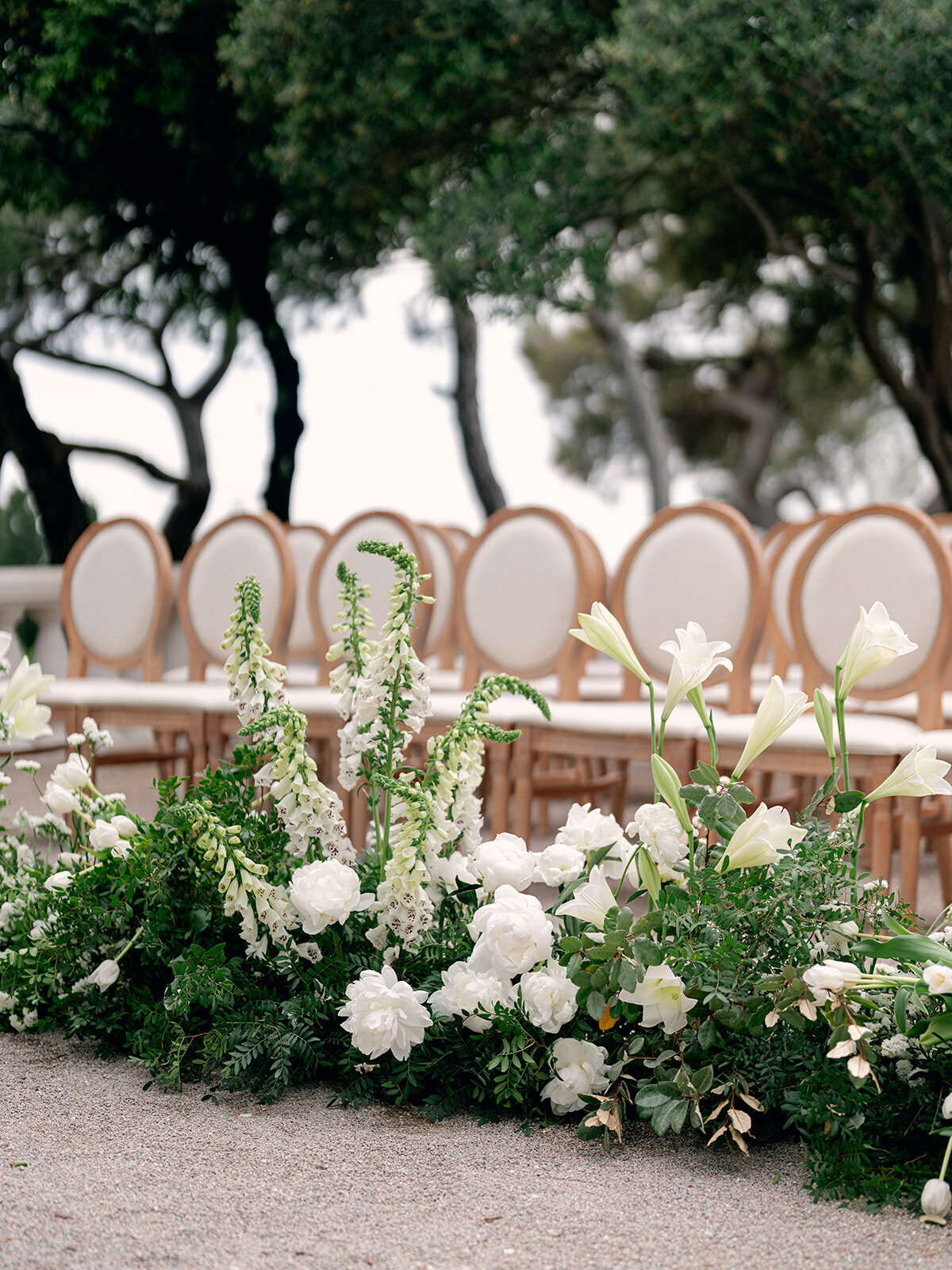 14-intimate-destination-wedding-french-riviera-with-white-flowers