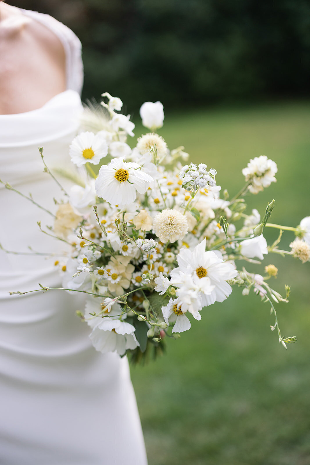 white-wedding-bouquet-ri-wedding-florist