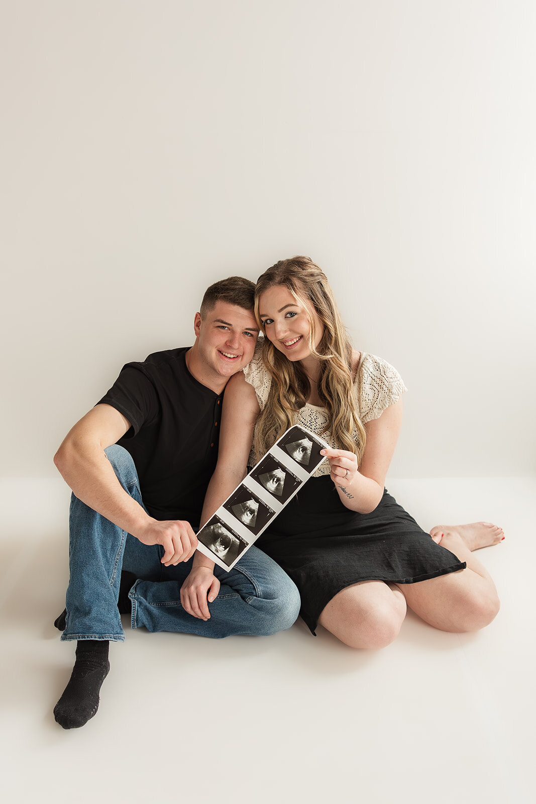 Announcement Photos 2024_Alexis Fox Photography + studio + Pregnancy Annoucement + Fortville + Indiana (5 of 29)