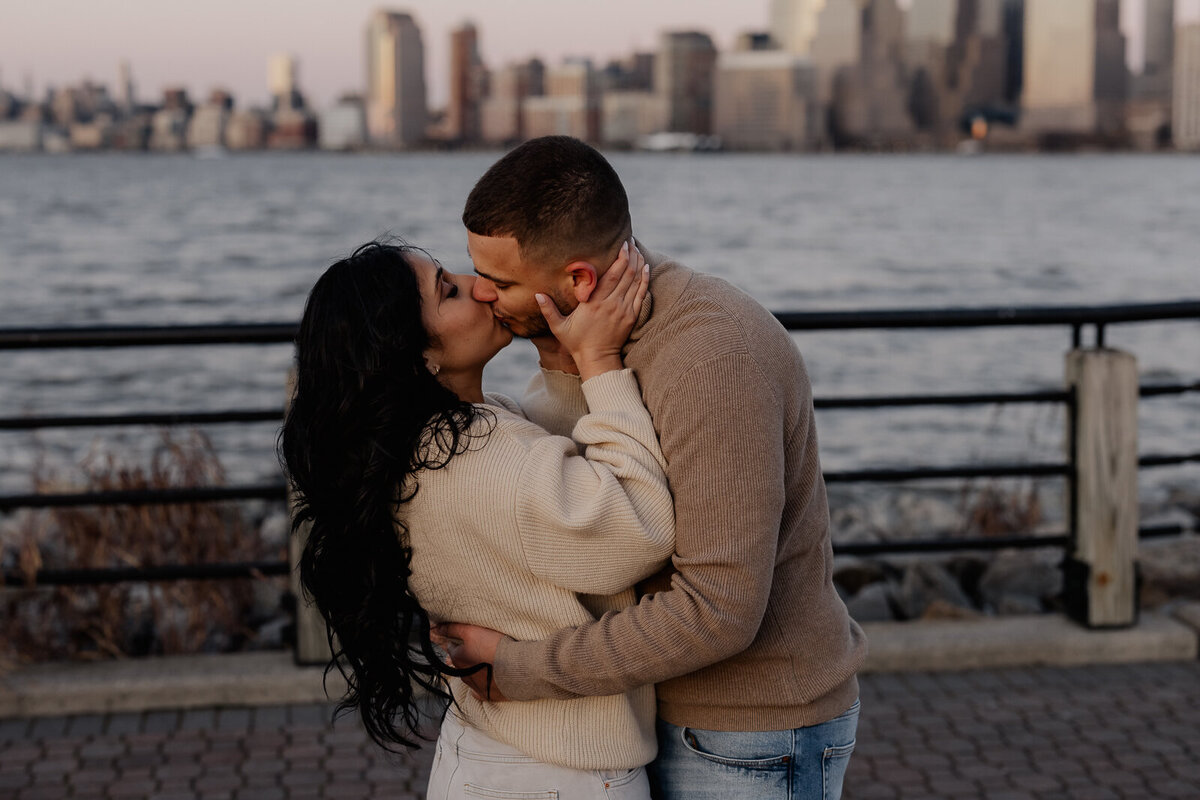 engagement-session-jersey-city-liberty-state-park